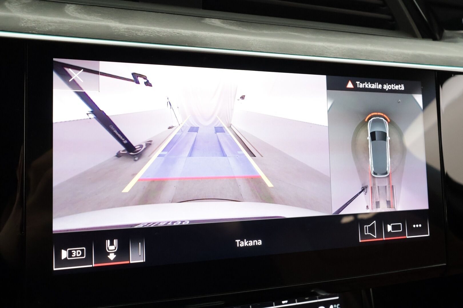 AUDI E-TRON 2023 S Line 55 quattro * ACC / Bang&Olufsen / Koukku / Panoraama / HUD / Ruskeat Nahat / Ilma-Alusta / P-Kamera ** - Akku kuntotarkastettu / Kahdet renkaat aluvanteilla / Merkkihuollettu / Supervarusteet! - HULLUT AVAJAISHULINAT KORKOTARJOUS 3,29 %