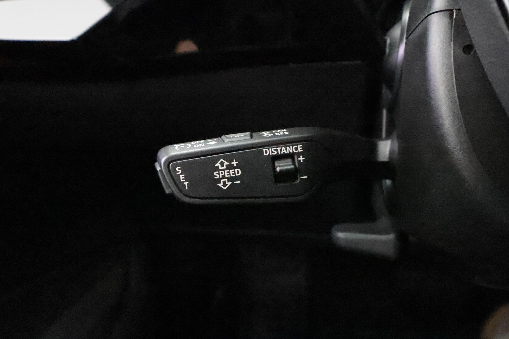 AUDI E-TRON 2023 S Line 55 quattro * Adapt.Vakkari / Bang&Olufsen / Koukku / Panoraama / HUD / Ruskeat Nahat / Ilma-Alusta / Navi - Akku kuntotarkastettu / Kahdet renkaat aluvanteilla / Merkkihuollettu / Supervarusteet!