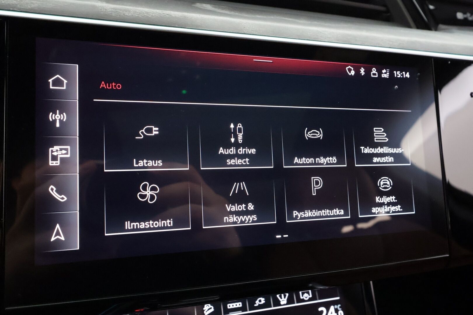 AUDI E-TRON 2023 S Line 55 quattro * Adapt.Vakkari / Bang&Olufsen / Koukku / Panoraama / HUD / Ruskeat Nahat / Ilma-Alusta / Navi - Akku kuntotarkastettu / Kahdet renkaat aluvanteilla / Merkkihuollettu / Supervarusteet!