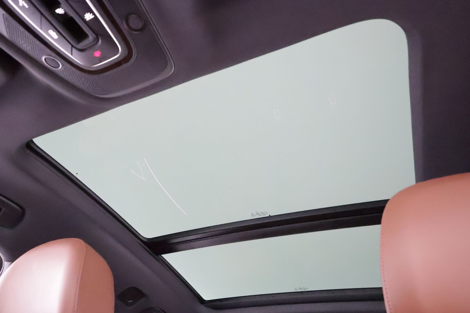 AUDI E-TRON 2023 S Line 55 quattro * Adapt.Vakkari / Bang&Olufsen / Koukku / Panoraama / HUD / Ruskeat Nahat / Ilma-Alusta / Navi - Akku kuntotarkastettu / Kahdet renkaat aluvanteilla / Merkkihuollettu / Supervarusteet!