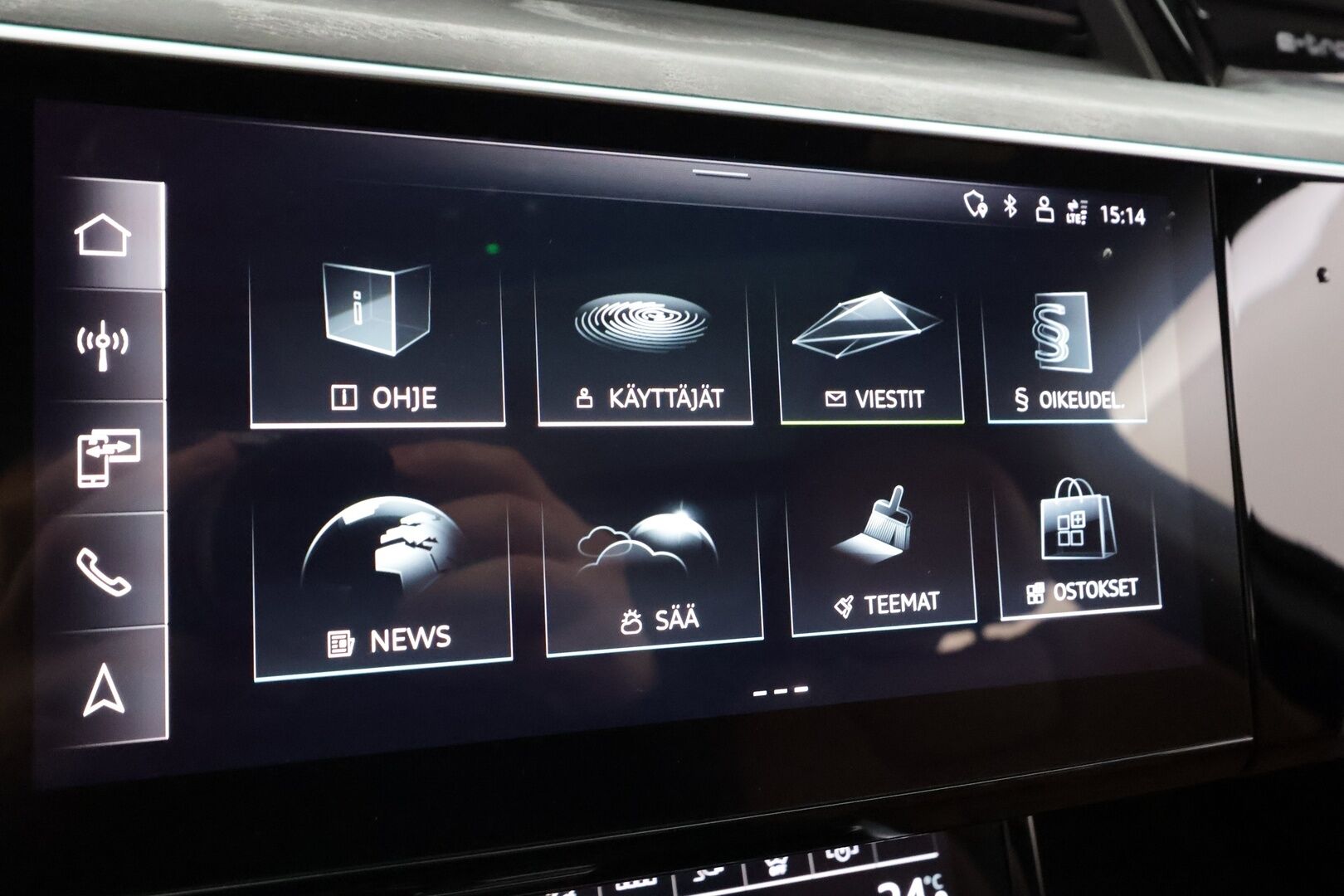 AUDI E-TRON 2023 S Line 55 quattro * ACC / Bang&Olufsen / Koukku / Panoraama / HUD / Ruskeat Nahat / Ilma-Alusta / P-Kamera ** - Akku kuntotarkastettu / Kahdet renkaat aluvanteilla / Merkkihuollettu / Supervarusteet! - HULLUT AVAJAISHULINAT KORKOTARJOUS 3,29 %