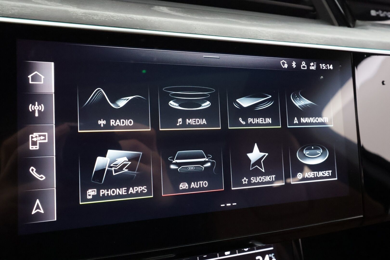 AUDI E-TRON 2023 S Line 55 quattro * Adapt.Vakkari / Bang&Olufsen / Koukku / Panoraama / HUD / Ruskeat Nahat / Ilma-Alusta / Navi - Akku kuntotarkastettu / Kahdet renkaat aluvanteilla / Merkkihuollettu / Supervarusteet!