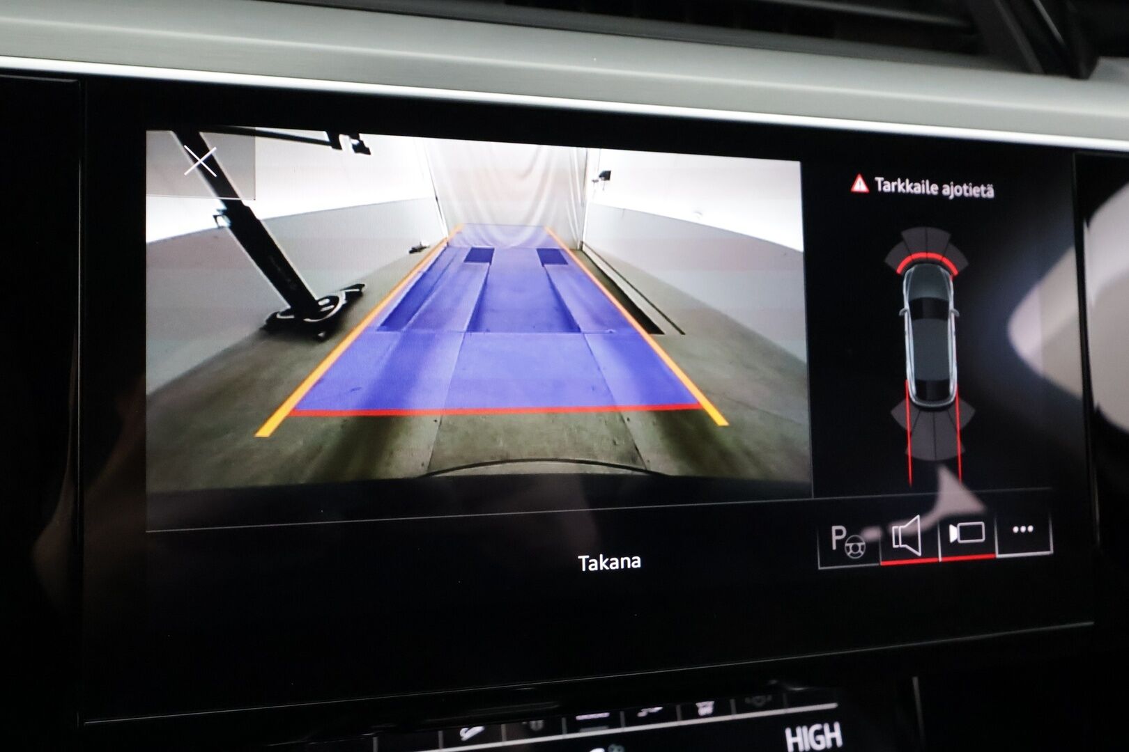 AUDI E-TRON 2023 Sportback Advanced 55 quattro * B&O / ACC / Matrix / P.Kamera / Sportpenkit / Kaistavahti / Navi / Digimittaristo * - Merkkihuollot / Akku kuntotarkastettu / Kahdet renkaat aluvanteilla / 2x Latauskaapelit