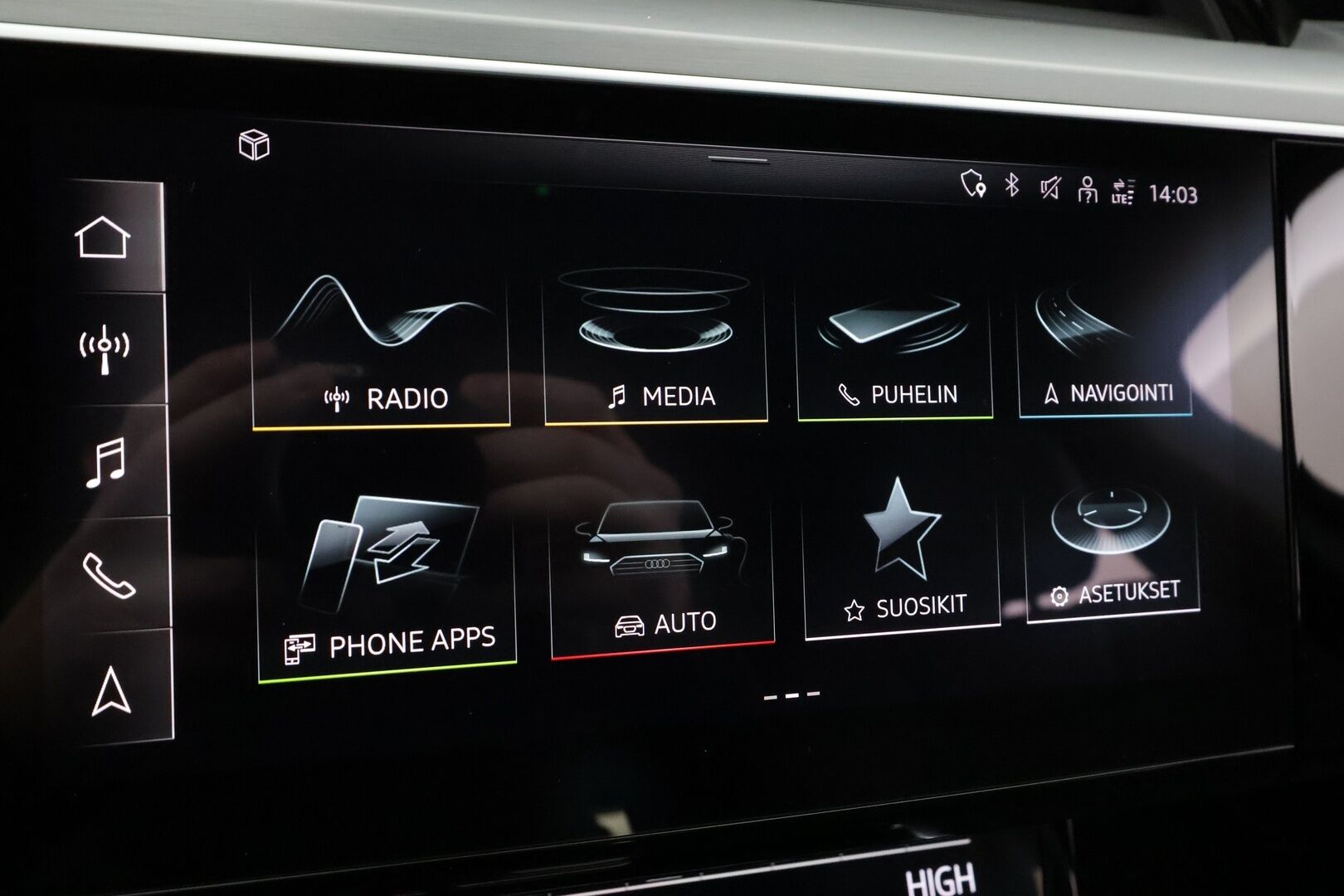 AUDI E-TRON 2023 Sportback Advanced 55 quattro * B&O / ACC / Matrix / P.Kamera / Sportpenkit / Kaistavahti / Navi / Digimittaristo * - Merkkihuollot / Akku kuntotarkastettu / Kahdet renkaat aluvanteilla / 2x Latauskaapelit