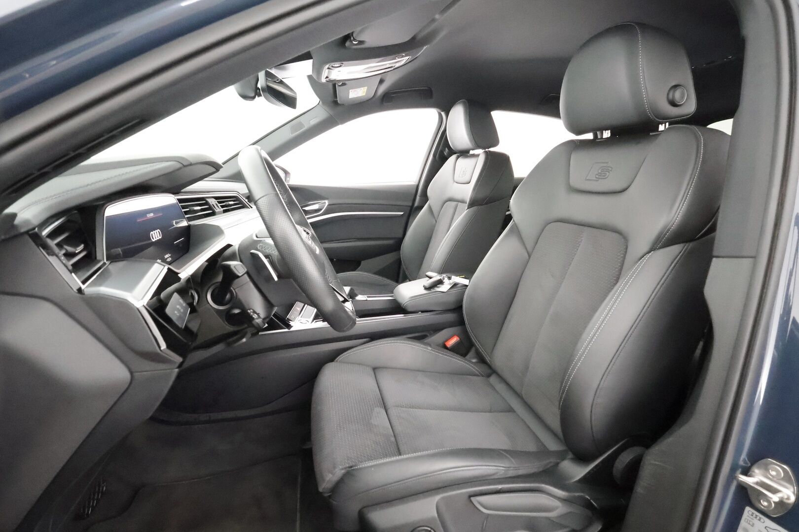 AUDI E-TRON 2023 Sportback Advanced 55 quattro * B&O / ACC / Matrix / P.Kamera / Sportpenkit / Kaistavahti / Navi / Digimittaristo * - Merkkihuollot / Akku kuntotarkastettu / Kahdet renkaat aluvanteilla / 2x Latauskaapelit