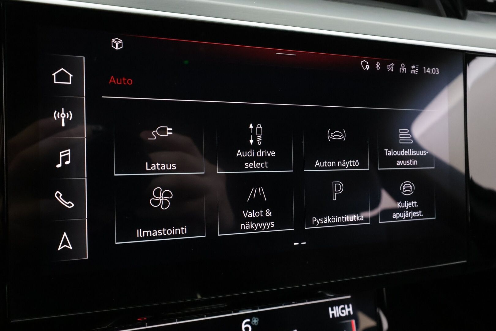 AUDI E-TRON 2023 Sportback Advanced 55 quattro * B&O / ACC / Matrix / P.Kamera / Sportpenkit / Kaistavahti / Navi / Digimittaristo * - Merkkihuollot / Akku kuntotarkastettu / Kahdet renkaat aluvanteilla / 2x Latauskaapelit
