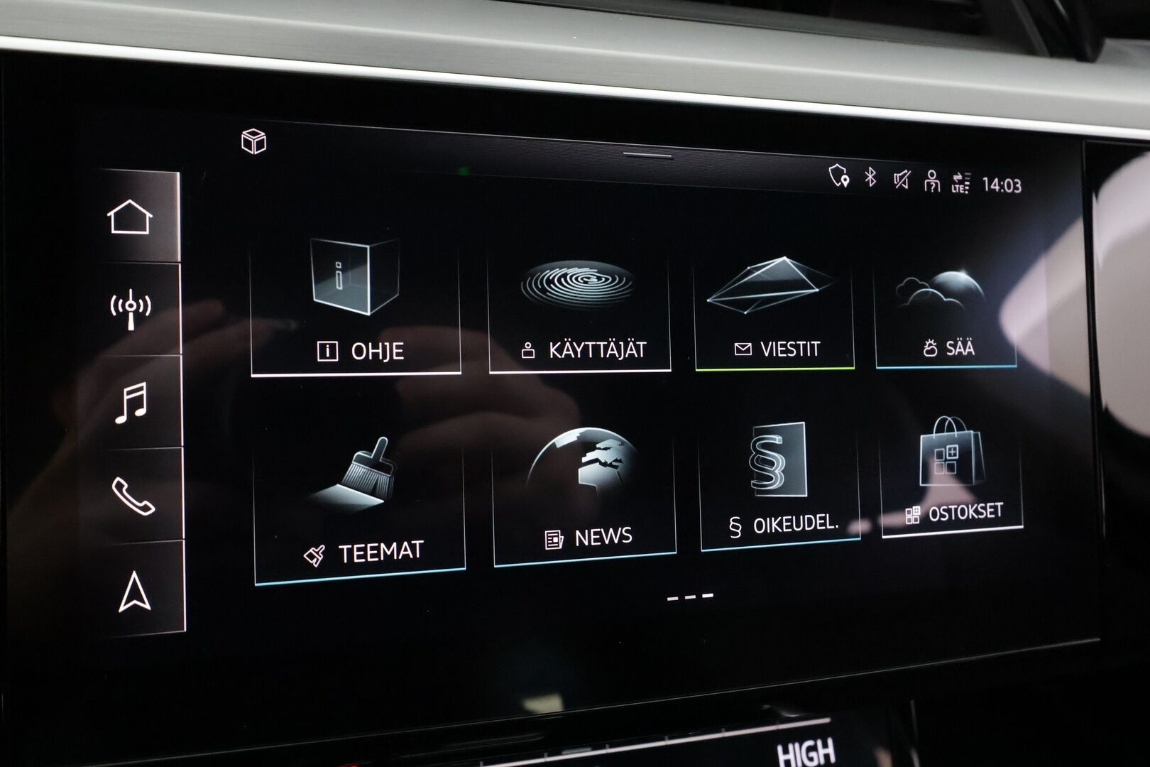 AUDI E-TRON 2023 Sportback Advanced 55 quattro * B&O / ACC / Matrix / P.Kamera / Sportpenkit / Kaistavahti / Navi / Digimittaristo * - Merkkihuollot / Akku kuntotarkastettu / Kahdet renkaat aluvanteilla / 2x Latauskaapelit