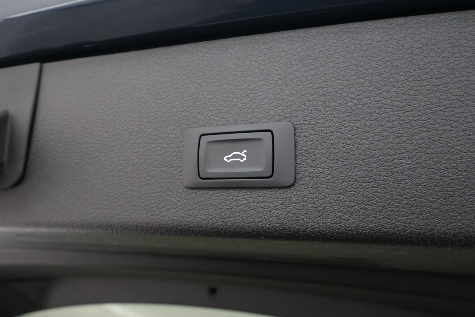 AUDI E-TRON 2023 Sportback Advanced 55 quattro * B&O / ACC / Matrix / P.Kamera / Sportpenkit / Kaistavahti / Navi / Digimittaristo * - Merkkihuollot / Akku kuntotarkastettu / Kahdet renkaat aluvanteilla / 2x Latauskaapelit