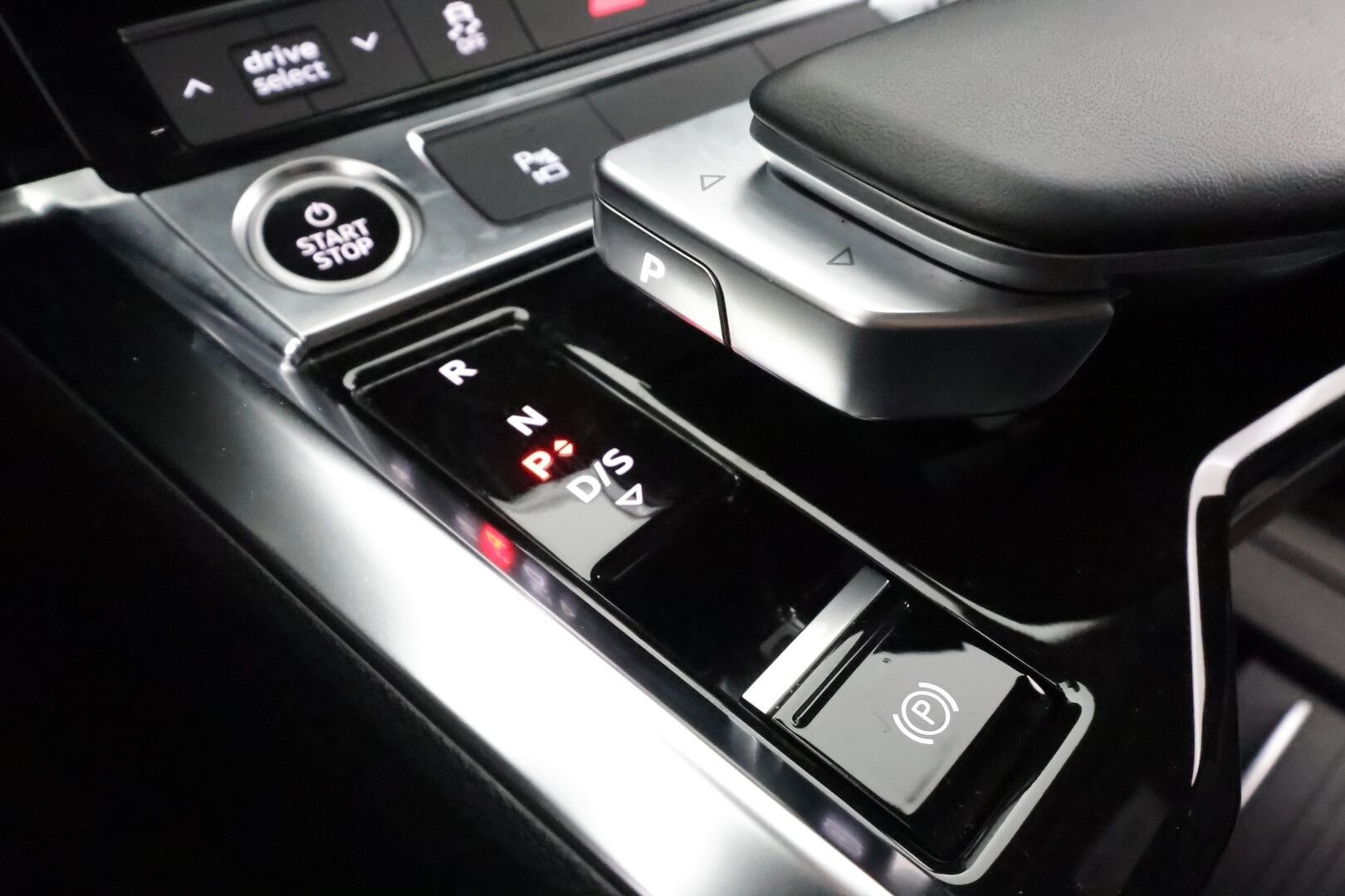 AUDI E-TRON 2023 Sportback Advanced 55 quattro * B&O / ACC / Matrix / P.Kamera / Sportpenkit / Kaistavahti / Navi / Digimittaristo * - Merkkihuollot / Akku kuntotarkastettu / Kahdet renkaat aluvanteilla / 2x Latauskaapelit