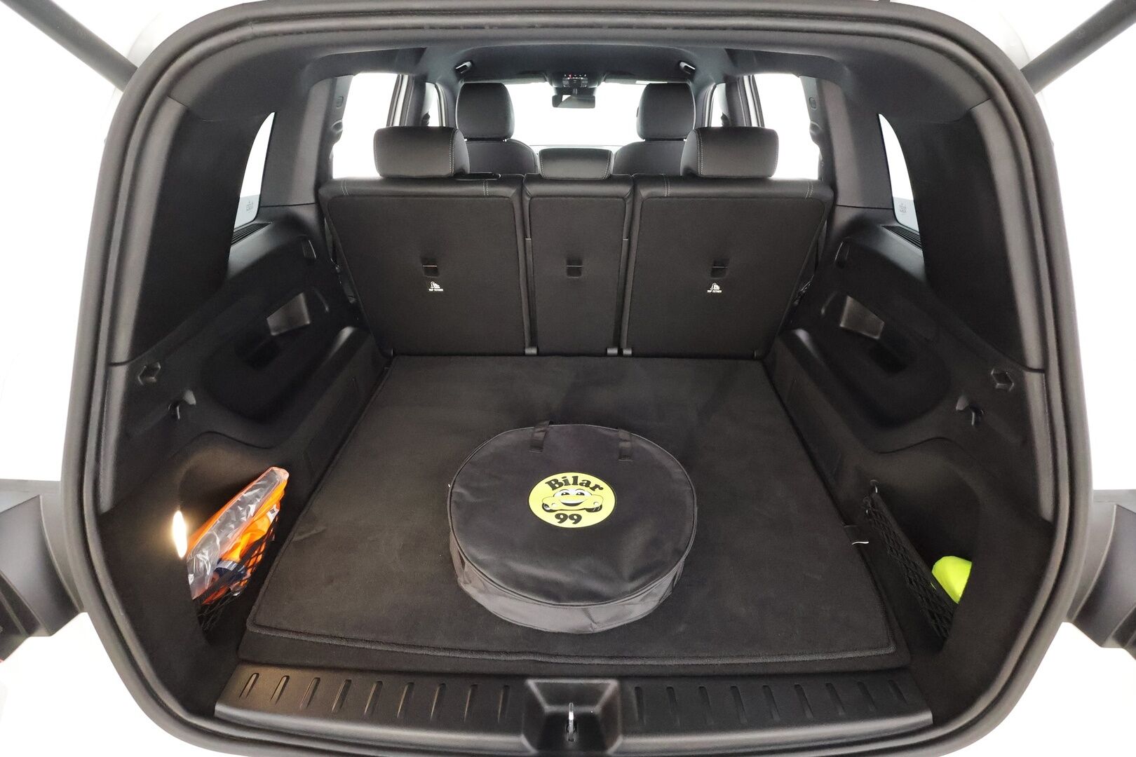 MERCEDES-BENZ EQB 2024 300 4MATIC Progressive * Vakkari / P.kamera / Widescreen / Akuston esilämmitys / Puolinahat / Navi / Ratinlämmitin * - Facelift / Merkkihuollettu - HULLUT AVAJAISHULINAT KORKOTARJOUS 3,29 %