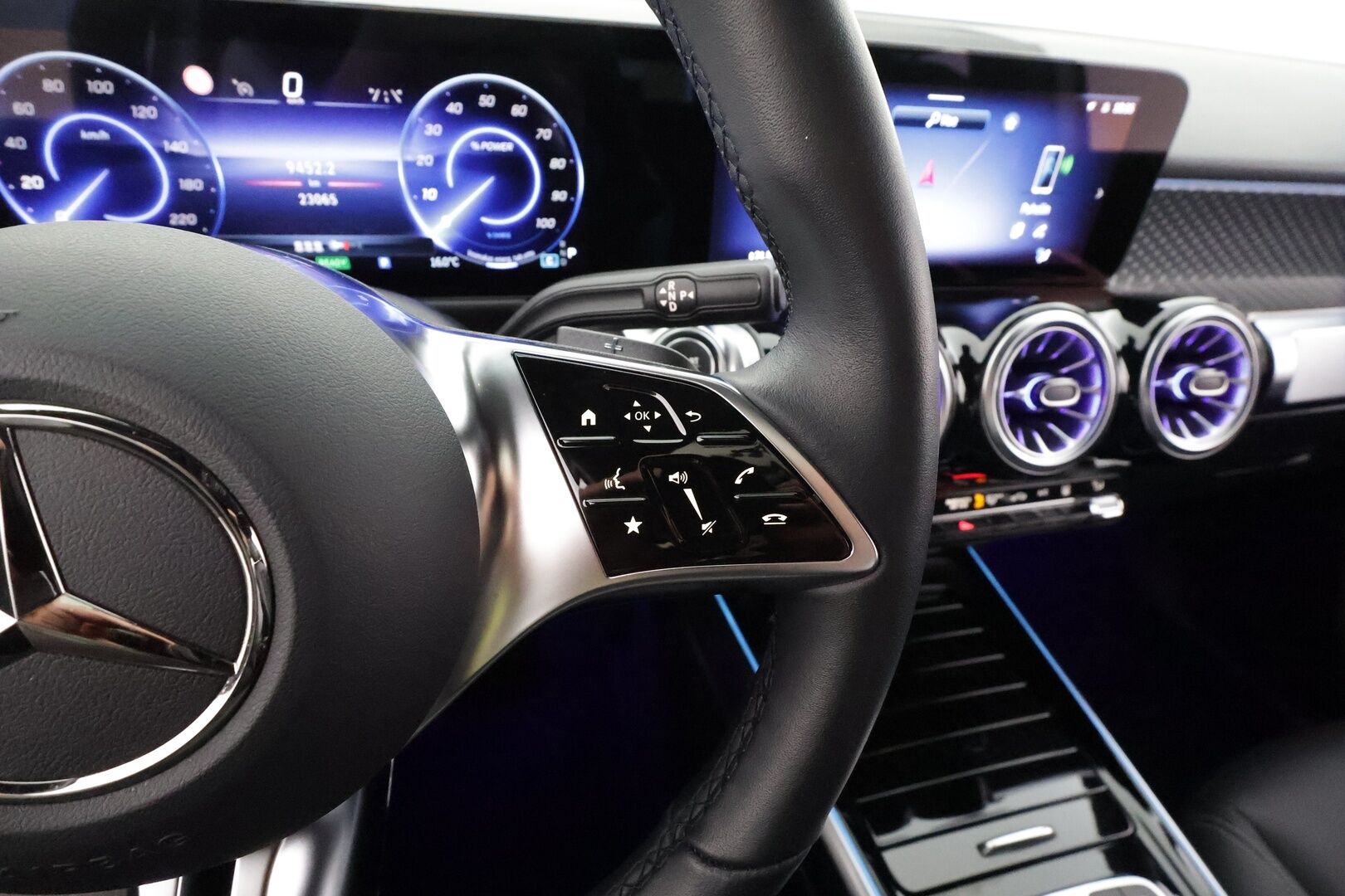 MERCEDES-BENZ EQB 2024 300 4MATIC Progressive * Vakkari / P.kamera / Widescreen / Akuston esilämmitys / Puolinahat / Navi / Ratinlämmitin * - Facelift / Merkkihuollettu - HULLUT AVAJAISHULINAT KORKOTARJOUS 3,29 %