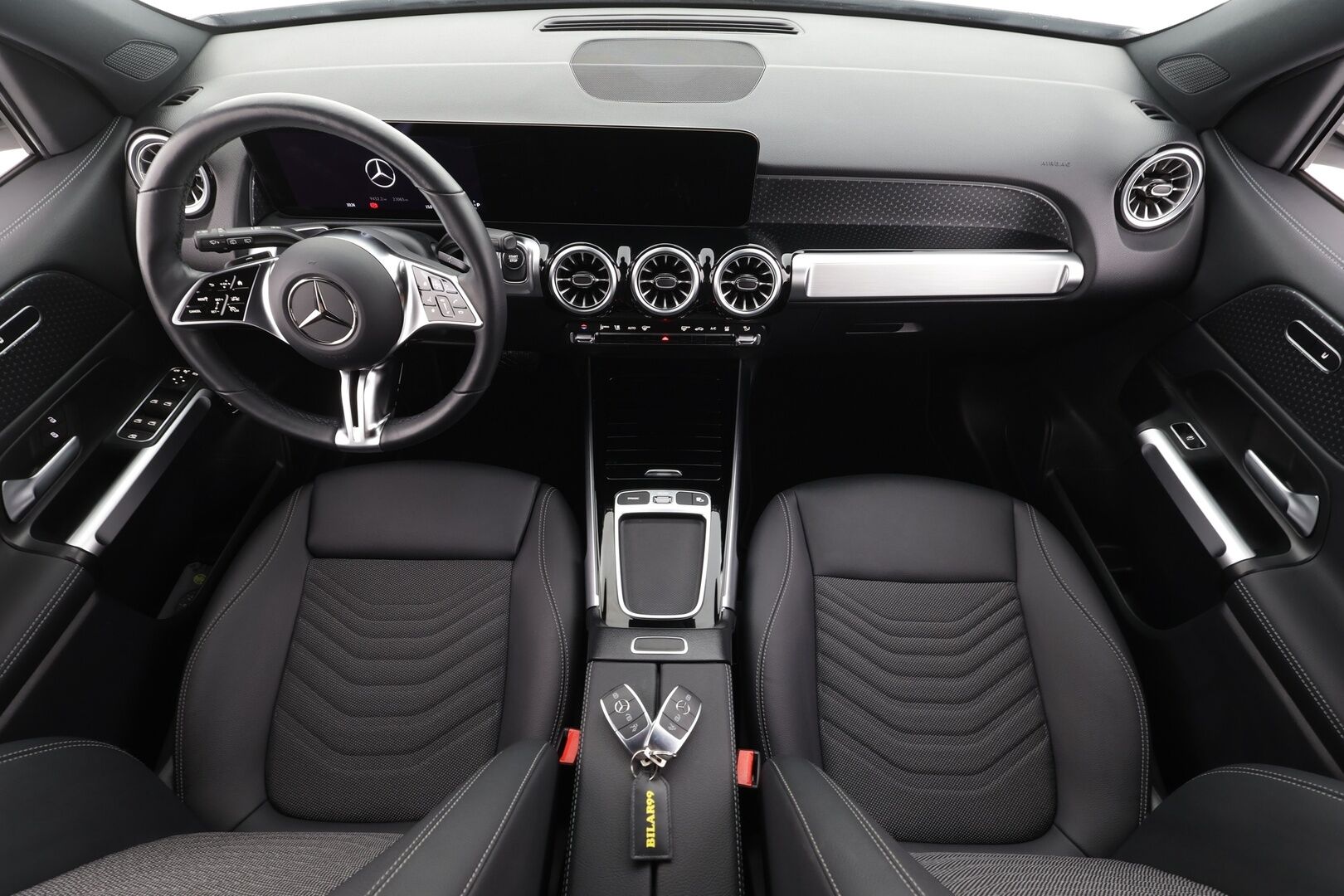 MERCEDES-BENZ EQB 2024 300 4MATIC Progressive * Vakkari / P.kamera / Widescreen / Akuston esilämmitys / Puolinahat / Navi / Ratinlämmitin * - Facelift / Merkkihuollettu - HULLUT AVAJAISHULINAT KORKOTARJOUS 3,29 %