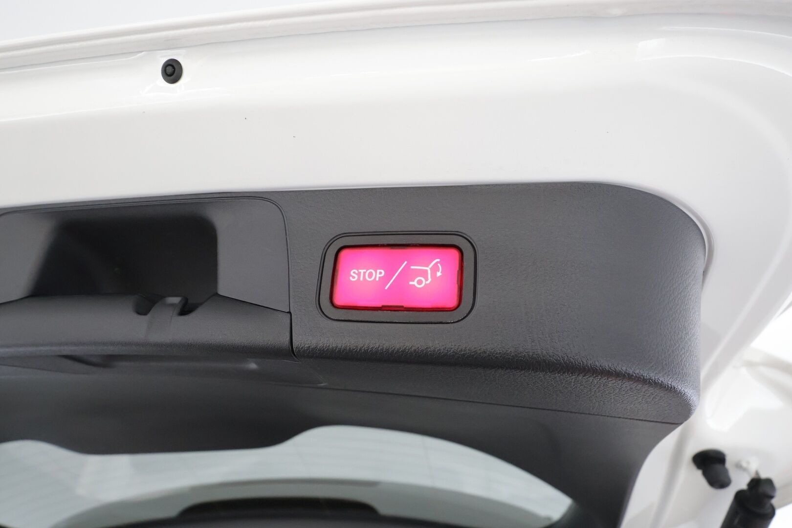 MERCEDES-BENZ EQB 2024 300 4MATIC Progressive * Vakkari / P.kamera / Widescreen / Akuston esilämmitys / Puolinahat / Navi / Ratinlämmitin * - Facelift / Merkkihuollettu - HULLUT AVAJAISHULINAT KORKOTARJOUS 3,29 %