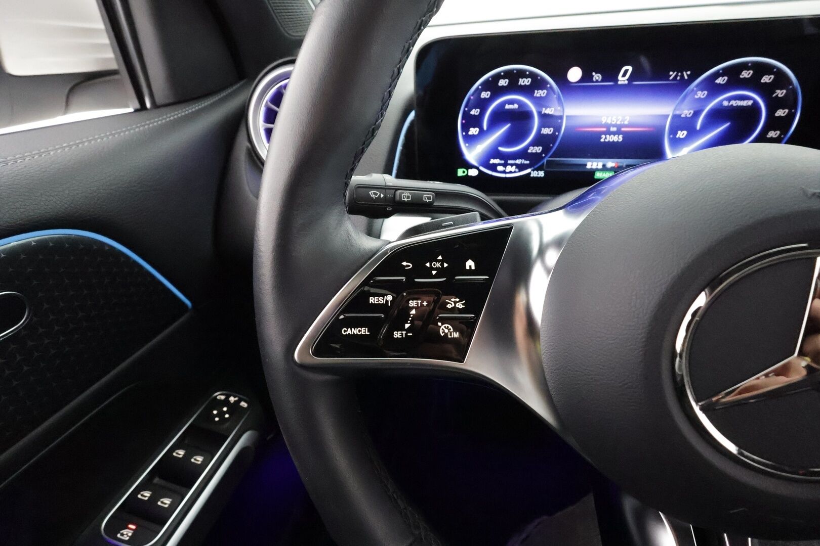 MERCEDES-BENZ EQB 2024 300 4MATIC Progressive * Vakkari / P.kamera / Widescreen / Akuston esilämmitys / Puolinahat / Navi / Ratinlämmitin * - Facelift / Merkkihuollettu - HULLUT AVAJAISHULINAT KORKOTARJOUS 3,29 %