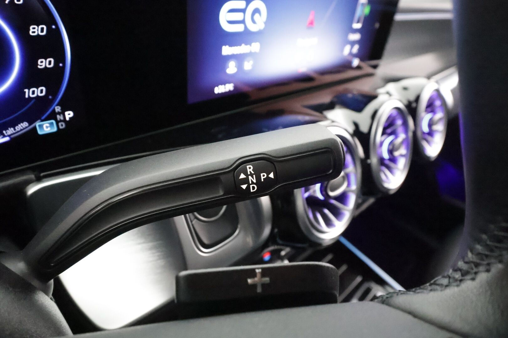 MERCEDES-BENZ EQB 2024 300 4MATIC Progressive * Vakkari / P.kamera / Widescreen / Akuston esilämmitys / Puolinahat / Navi / Ratinlämmitin * - Facelift / Merkkihuollettu - HULLUT AVAJAISHULINAT KORKOTARJOUS 3,29 %