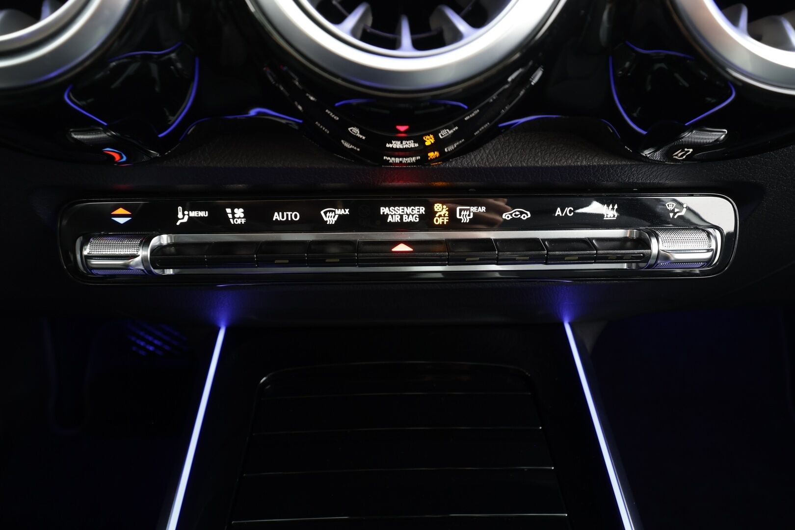 MERCEDES-BENZ EQB 2024 300 4MATIC Progressive * Vakkari / P.kamera / Widescreen / Akuston esilämmitys / Puolinahat / Navi / Ratinlämmitin * - Facelift / Merkkihuollettu - HULLUT AVAJAISHULINAT KORKOTARJOUS 3,29 %