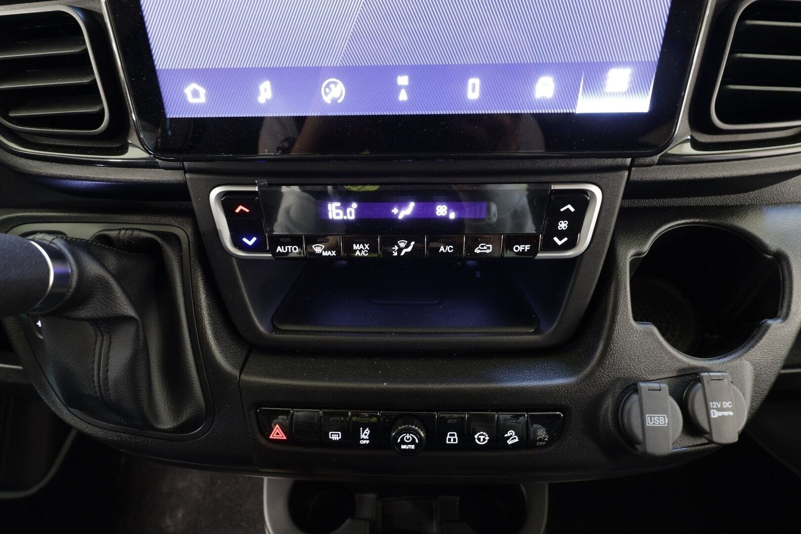 PEUGEOT BOXER 2025 L4H2 180hv Aut 6-P - Sorsa Royal Jatko-ohjaamo | Huippuvarusteltu | Vakkari | P.kamera | Nahat | LED-Lisä | GAS Audio | NAVI | 2x Renkaat / ALV