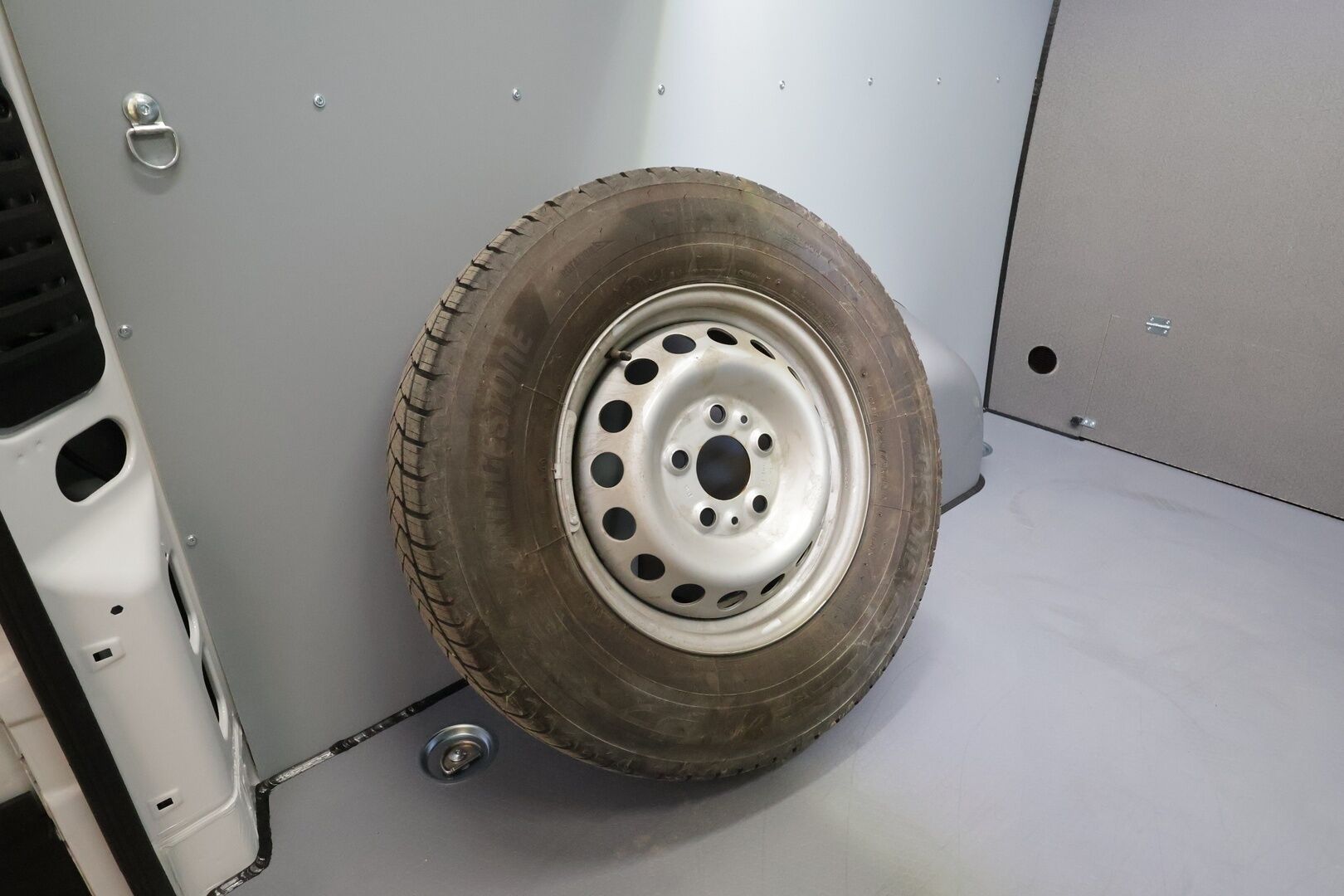 PEUGEOT BOXER 2025 L4H2 180hv Aut 6-P - Sorsa Royal Jatko-ohjaamo | Huippuvarusteltu | Vakkari | P.kamera | Nahat | LED-Lisä | GAS Audio | NAVI | 2x Renkaat / ALV