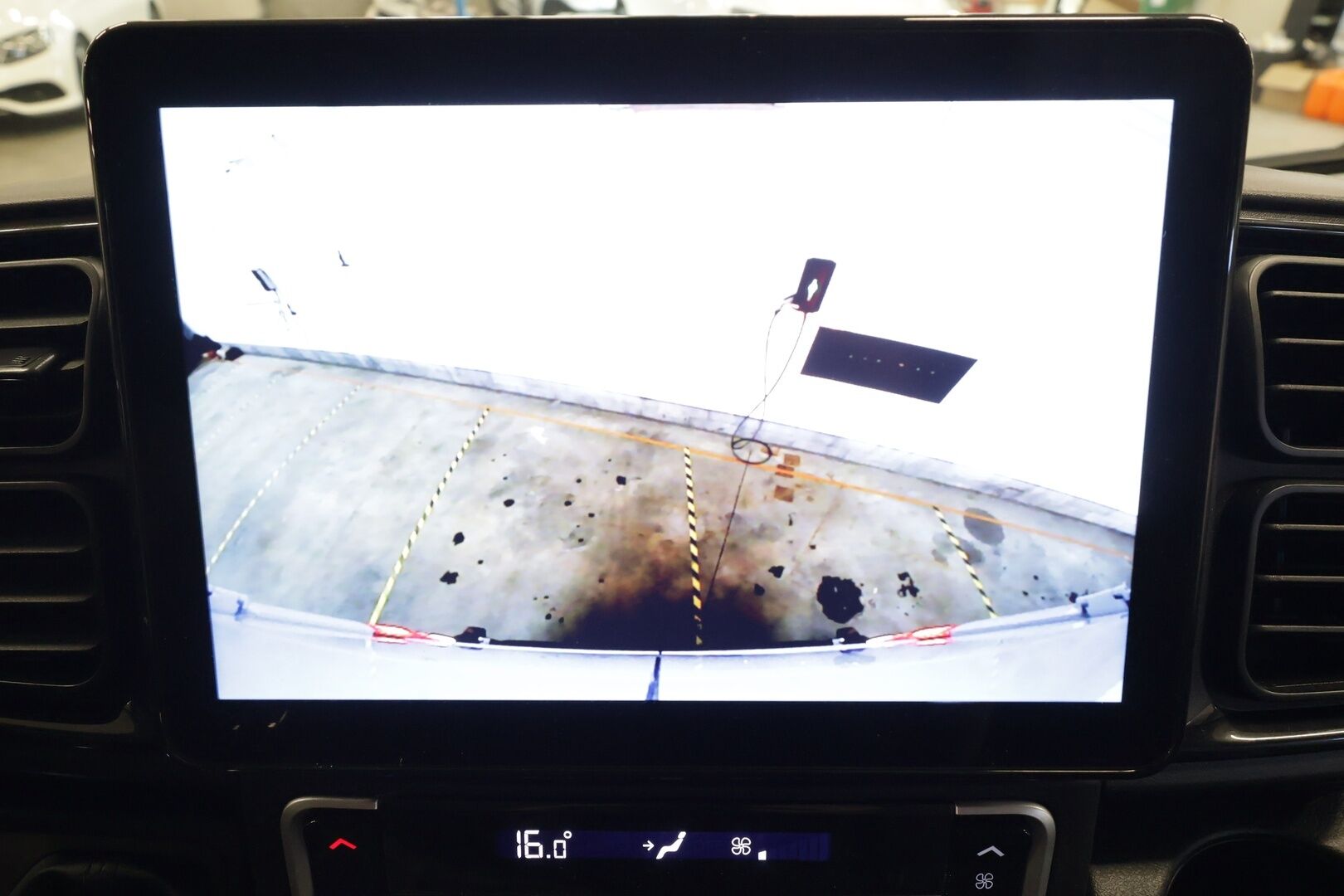 PEUGEOT BOXER 2025 L4H2 180hv Aut 6-P * Sorsa Royal Jatko-ohjaamo / Huippuvarusteltu / Vakkari / P.kamera / Nahat / LED-Lisä / GAS Audio / Navi / 2x Renkaat / ALV * - Keularauta / Kylkiputket / Lisäpitkä / Tehdastakuu voimassa - HULLUT AVAJAISHULINAT KORKOTARJOUS 3,29 %