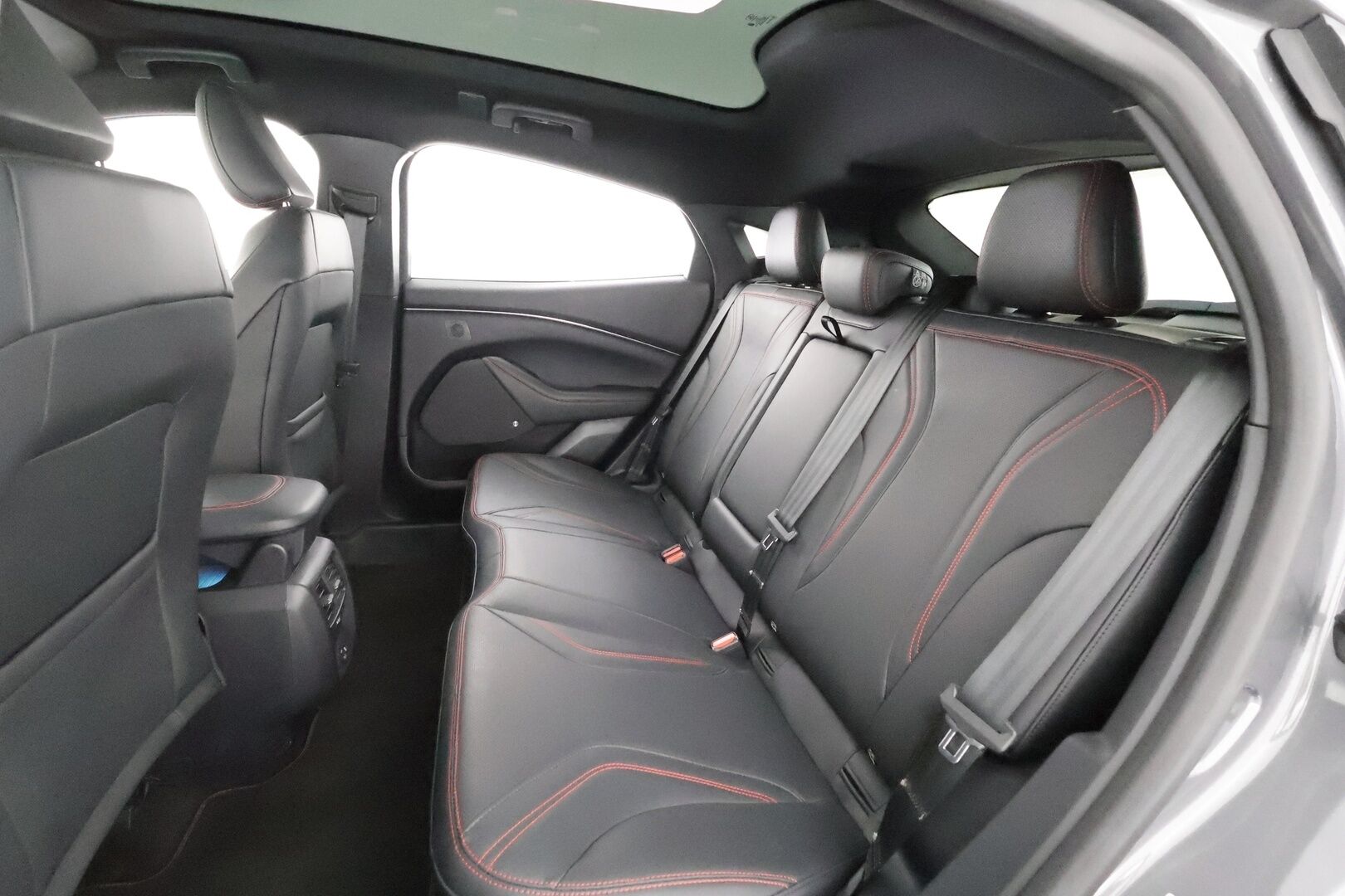 FORD MUSTANG MACH-E 2022 269 AWD * ACC / LED / 360 / Lasikatto / Muistipenkki / B&O / Keyless * - Merkkihuollot - HULLUT AVAJAISHULINAT KORKOTARJOUS 3,29 %