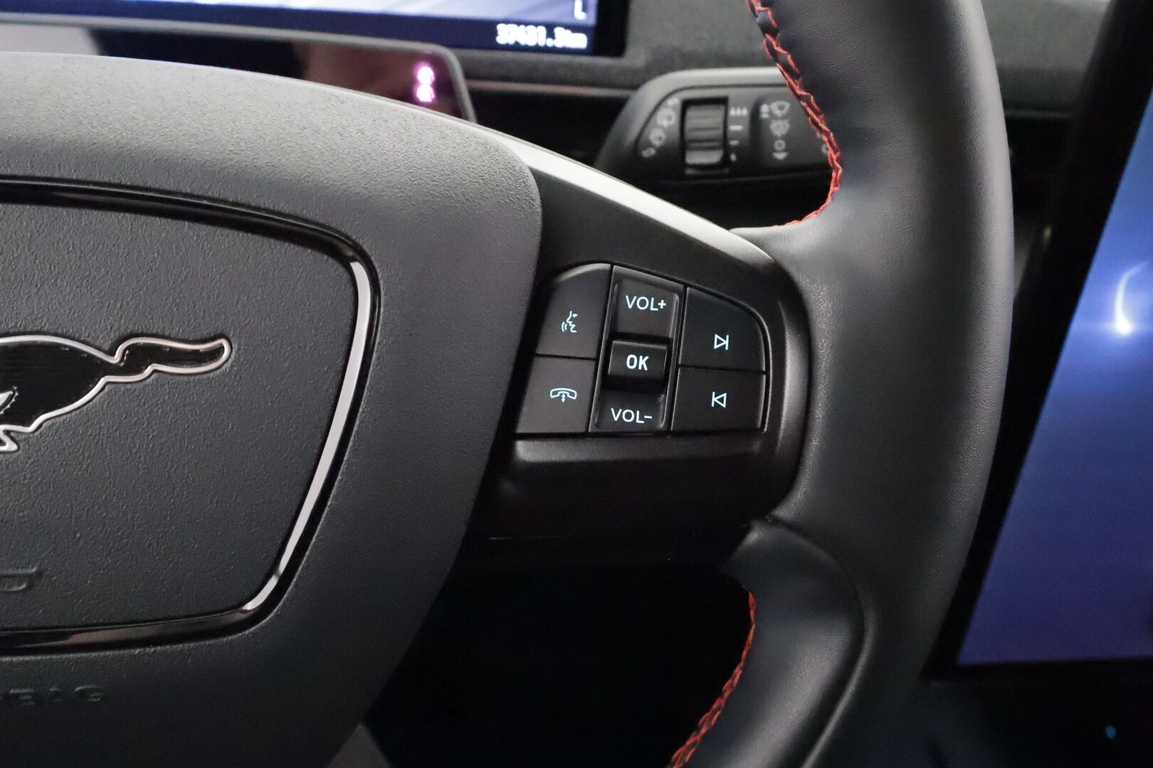 FORD MUSTANG MACH-E 2022 269 AWD * ACC / LED / 360 / Lasikatto / Muistipenkki / B&O / Keyless * - Merkkihuollot - HULLUT AVAJAISHULINAT KORKOTARJOUS 3,29 %