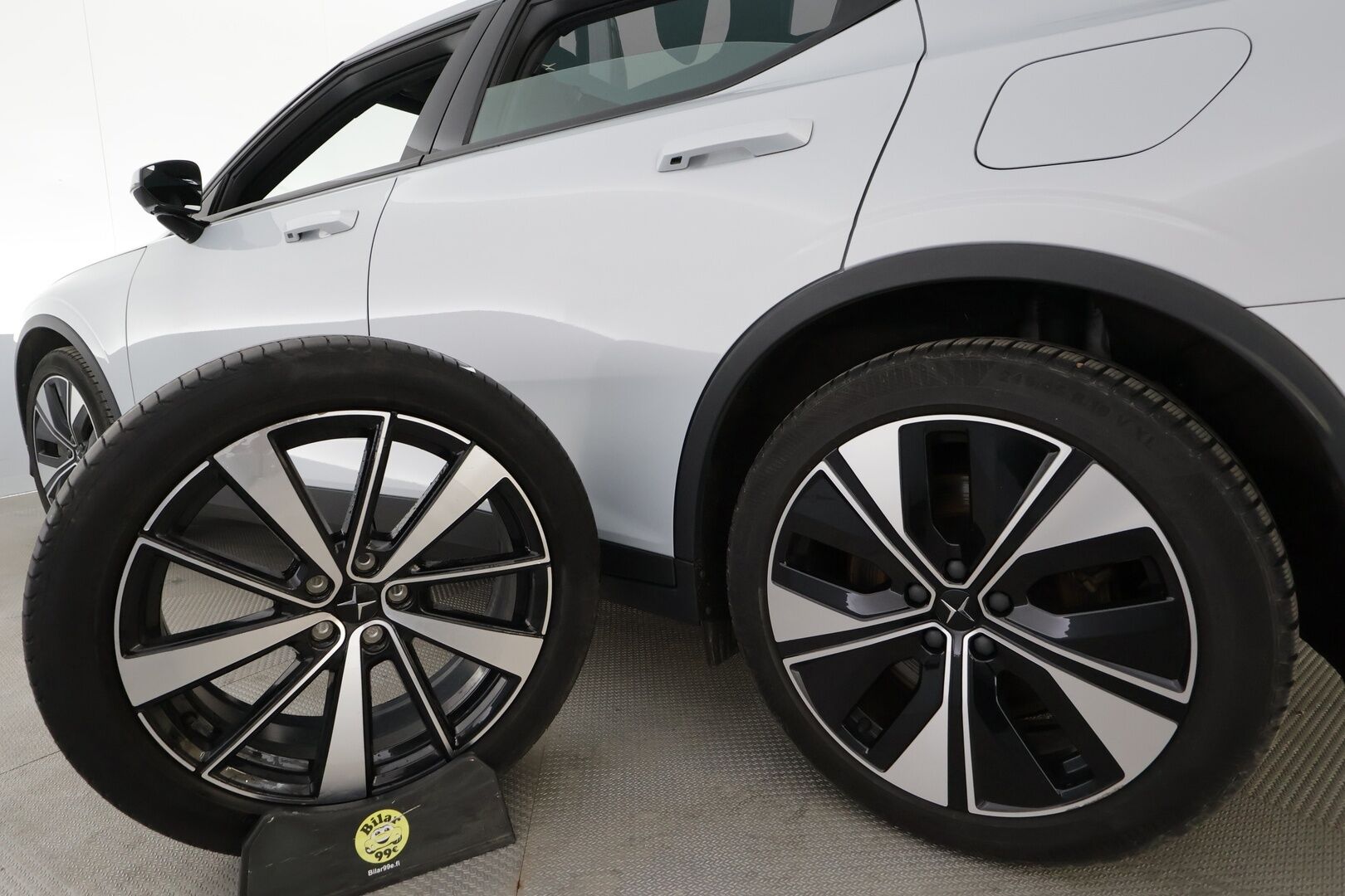 POLESTAR 2 2022 Dual Motor 78 kWh * ACC / H&K / ILP / Pixel LED / Lasikatto / 360° / Muistipenkki / BLIS / Navi / Keyless / Ratinlämmitin * - Kahdet renkaat aluvanteilla / Merkkihuollettu - HULLUT AVAJAISHULINAT KORKOTARJOUS 3,29 %