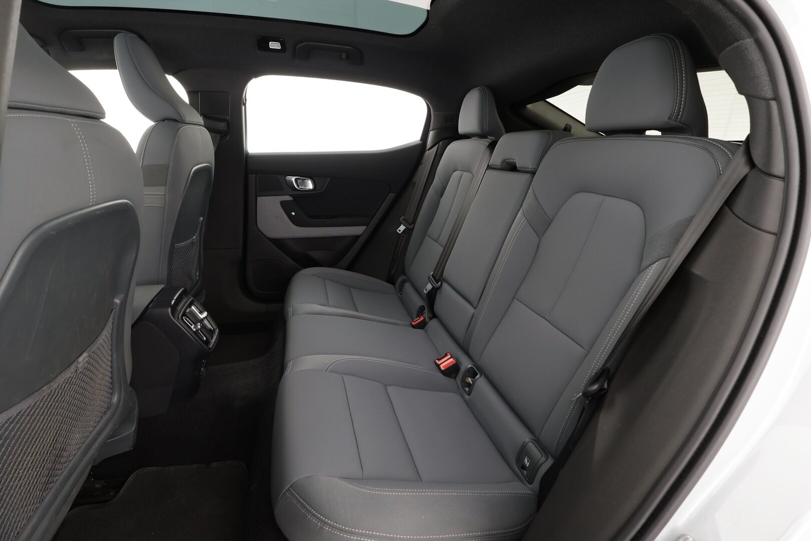 POLESTAR 2 2022 Dual Motor 78 kWh * ACC / H&K / ILP / Pixel LED / Lasikatto / 360° / Muistipenkki / BLIS / Navi / Keyless / Ratinlämmitin * - Kahdet renkaat aluvanteilla / Merkkihuollettu - HULLUT AVAJAISHULINAT KORKOTARJOUS 3,29 %