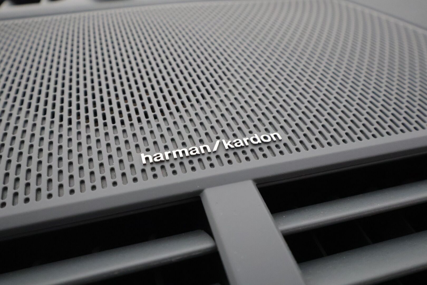 POLESTAR 2 2022 Dual Motor 78 kWh * ACC / H&K / ILP / Pixel LED / Lasikatto / 360° / Muistipenkki / BLIS / Navi / Keyless / Ratinlämmitin * - Kahdet renkaat aluvanteilla / Merkkihuollettu - HULLUT AVAJAISHULINAT KORKOTARJOUS 3,29 %