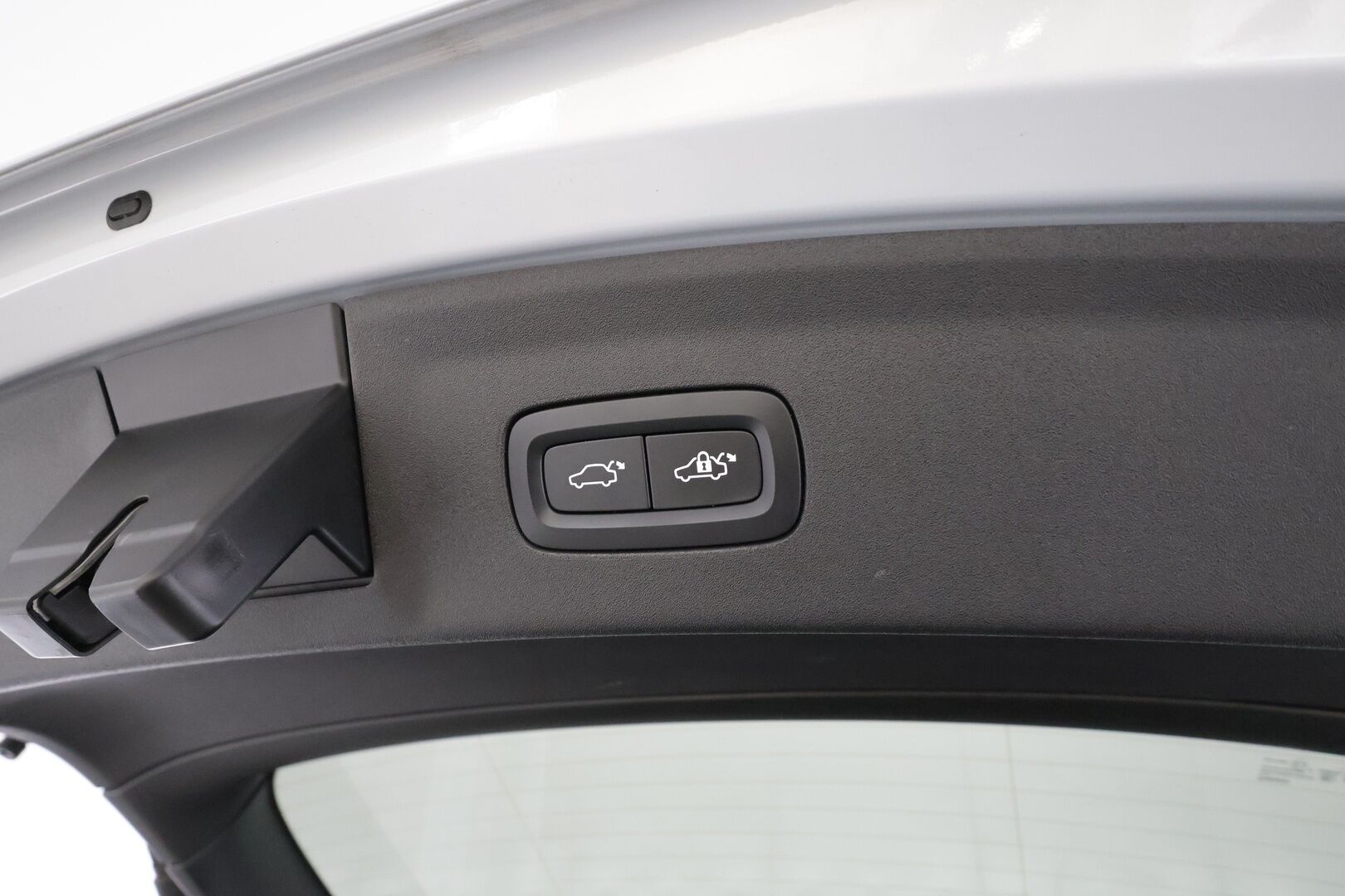 POLESTAR 2 2022 Dual Motor 78 kWh * ACC / H&K / ILP / Pixel LED / Lasikatto / 360° / Muistipenkki / BLIS / Navi / Keyless / Ratinlämmitin * - Kahdet renkaat aluvanteilla / Merkkihuollettu - HULLUT AVAJAISHULINAT KORKOTARJOUS 3,29 %