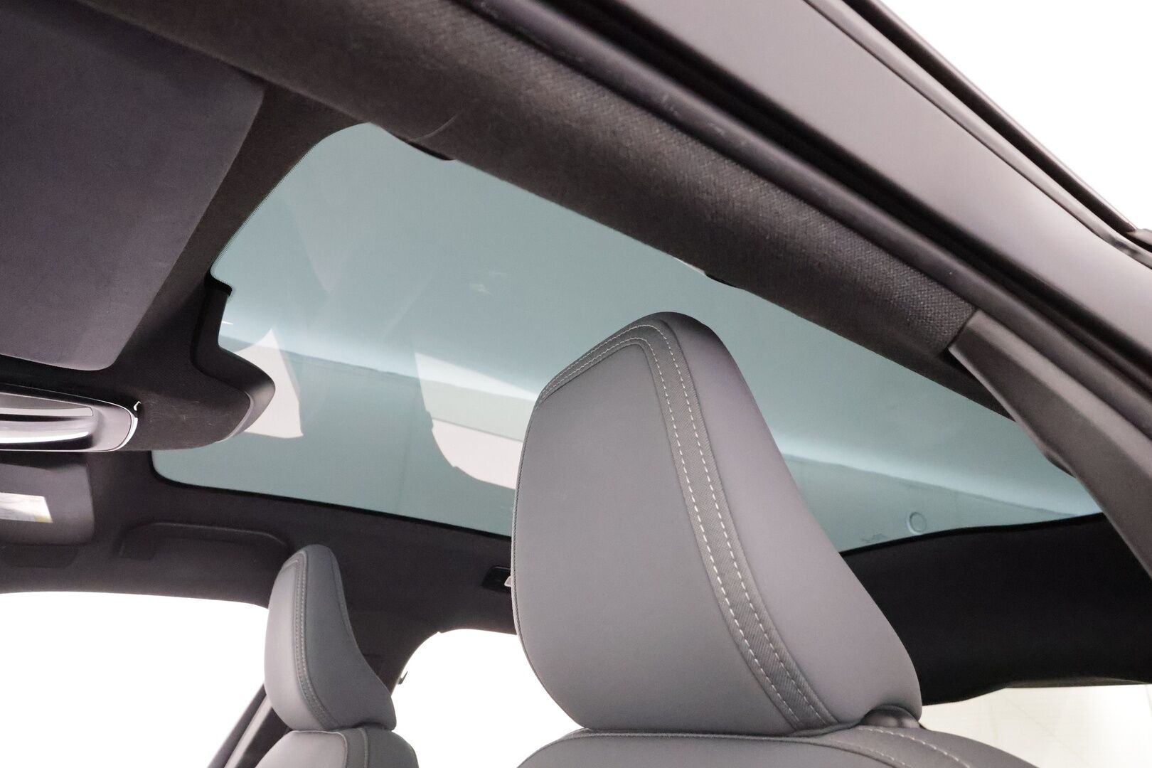 POLESTAR 2 2022 Dual Motor 78 kWh * ACC / H&K / ILP / Pixel LED / Lasikatto / 360° / Muistipenkki / BLIS / Navi / Keyless / Ratinlämmitin * - Kahdet renkaat aluvanteilla / Merkkihuollettu - HULLUT AVAJAISHULINAT KORKOTARJOUS 3,29 %