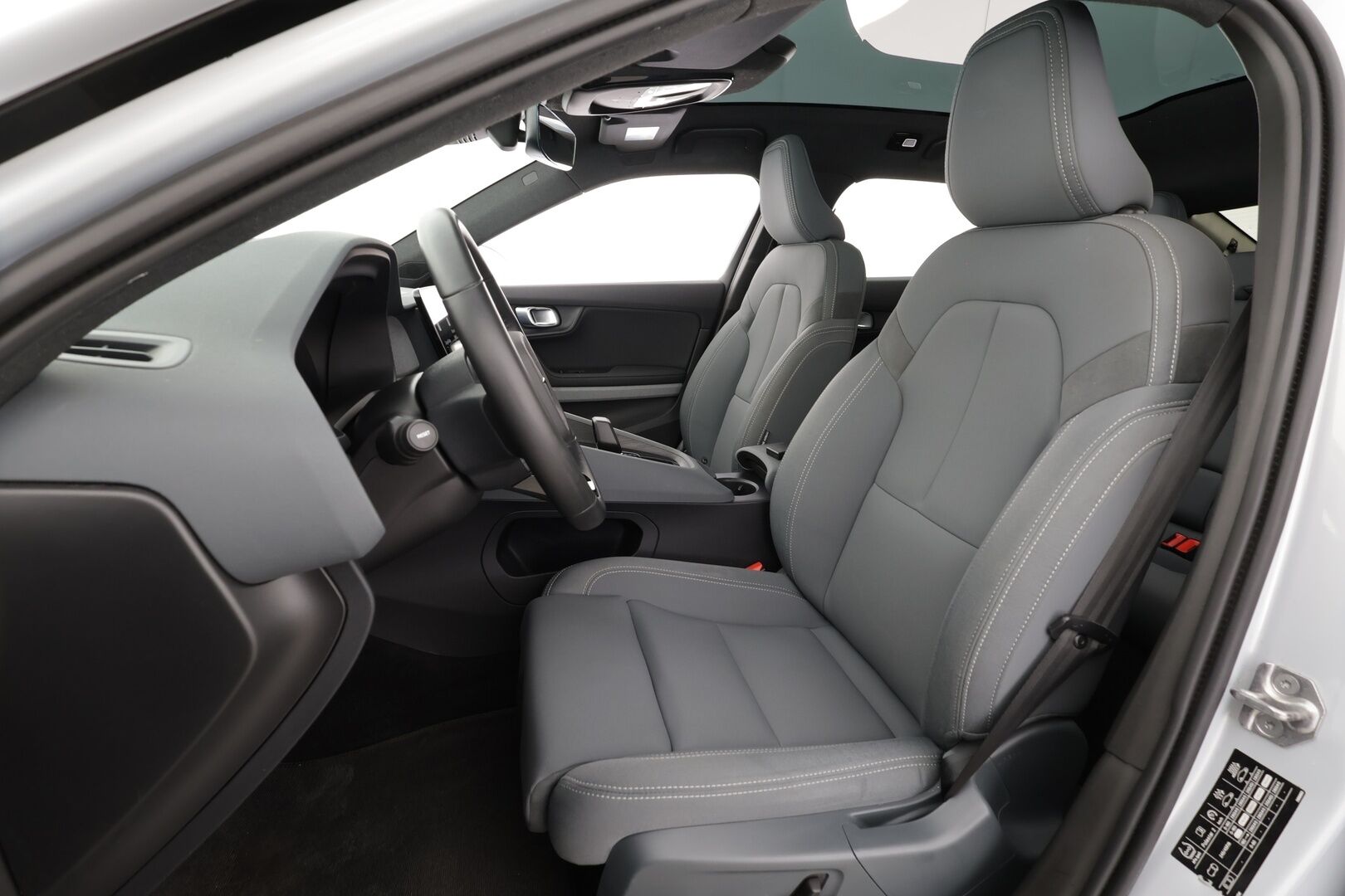 POLESTAR 2 2022 Dual Motor 78 kWh * ACC / H&K / ILP / Pixel LED / Lasikatto / 360° / Muistipenkki / BLIS / Navi / Keyless / Ratinlämmitin * - Kahdet renkaat aluvanteilla / Merkkihuollettu - HULLUT AVAJAISHULINAT KORKOTARJOUS 3,29 %