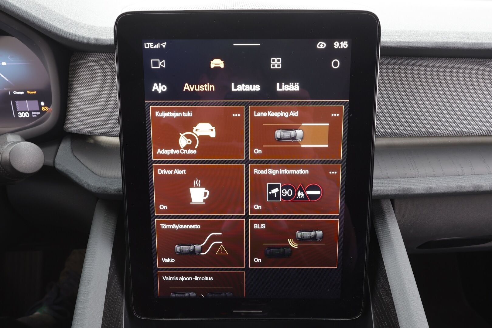 POLESTAR 2 2022 Dual Motor 78 kWh * ACC / H&K / ILP / Pixel LED / Lasikatto / 360° / Muistipenkki / BLIS / Navi / Keyless / Ratinlämmitin * - Kahdet renkaat aluvanteilla / Merkkihuollettu - HULLUT AVAJAISHULINAT KORKOTARJOUS 3,29 %