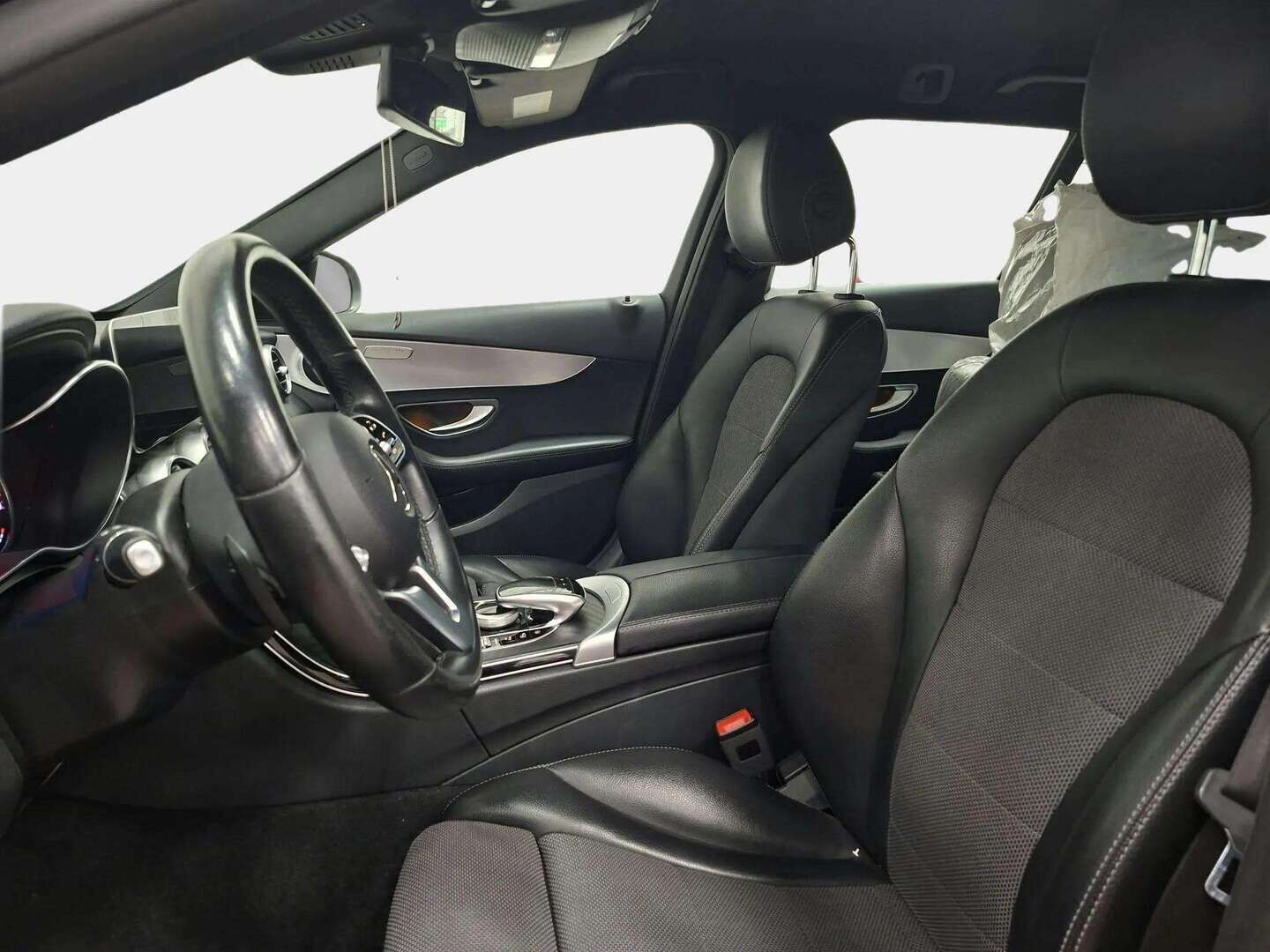 Mercedes-Benz C 2019 Mercedez-Benz C 180 - | Navi | LED High Performance | Vakkari | P.kamera | P.tutkat | Keyless-Go | CarPlay & Android Auto | Sähkösäätöpenkit | Nahkaverhoilu | 2x renkaat aluilla |