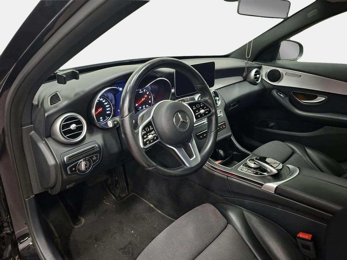 Mercedes-Benz C 2019 Mercedez-Benz C 180 - | Navi | LED High Performance | Vakkari | P.kamera | P.tutkat | Keyless-Go | CarPlay & Android Auto | Sähkösäätöpenkit | Nahkaverhoilu | 2x renkaat aluilla |