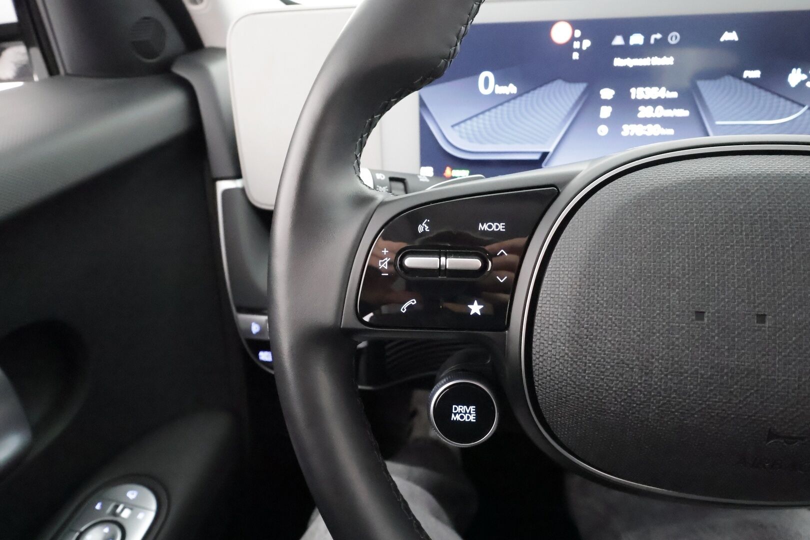 Hyundai IONIQ 5 2023 77 kWh 229 hv Premium * ACC / P.kamera / ILP / LED / Navi / Keyless / Sähköluukku / Sähköpenkki * - Merkkihuollettu