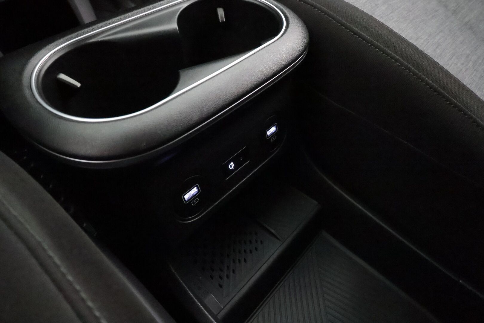 Hyundai IONIQ 5 2023 77 kWh 229 hv Premium * ACC / P.kamera / ILP / LED / Navi / Keyless / Sähköluukku / Sähköpenkki * - Merkkihuollettu