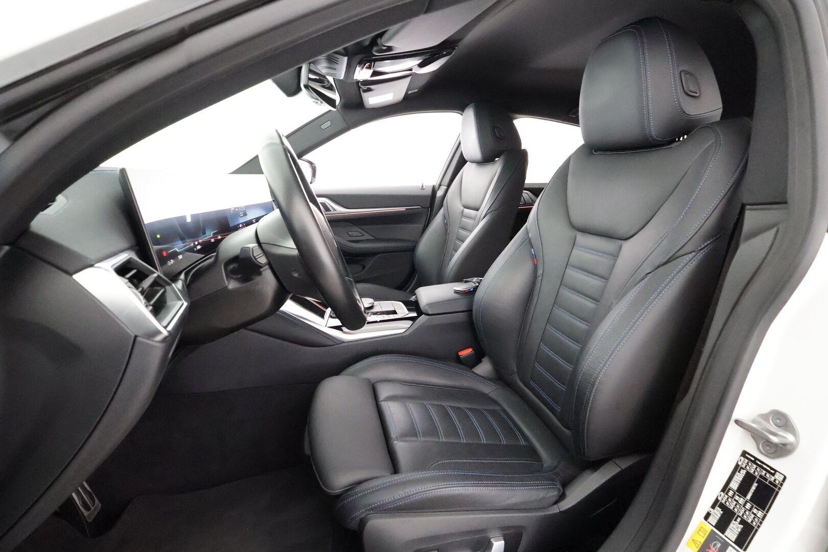 BMW I4 M50 2024 M50 Fully Charged - | ACC | Lisälämmitin | Koukku | Laser Light LED | H/K | P.Kamera | Muistipenkki | Widescreen | Kahdet Renkaat | Merkkihuollettu |