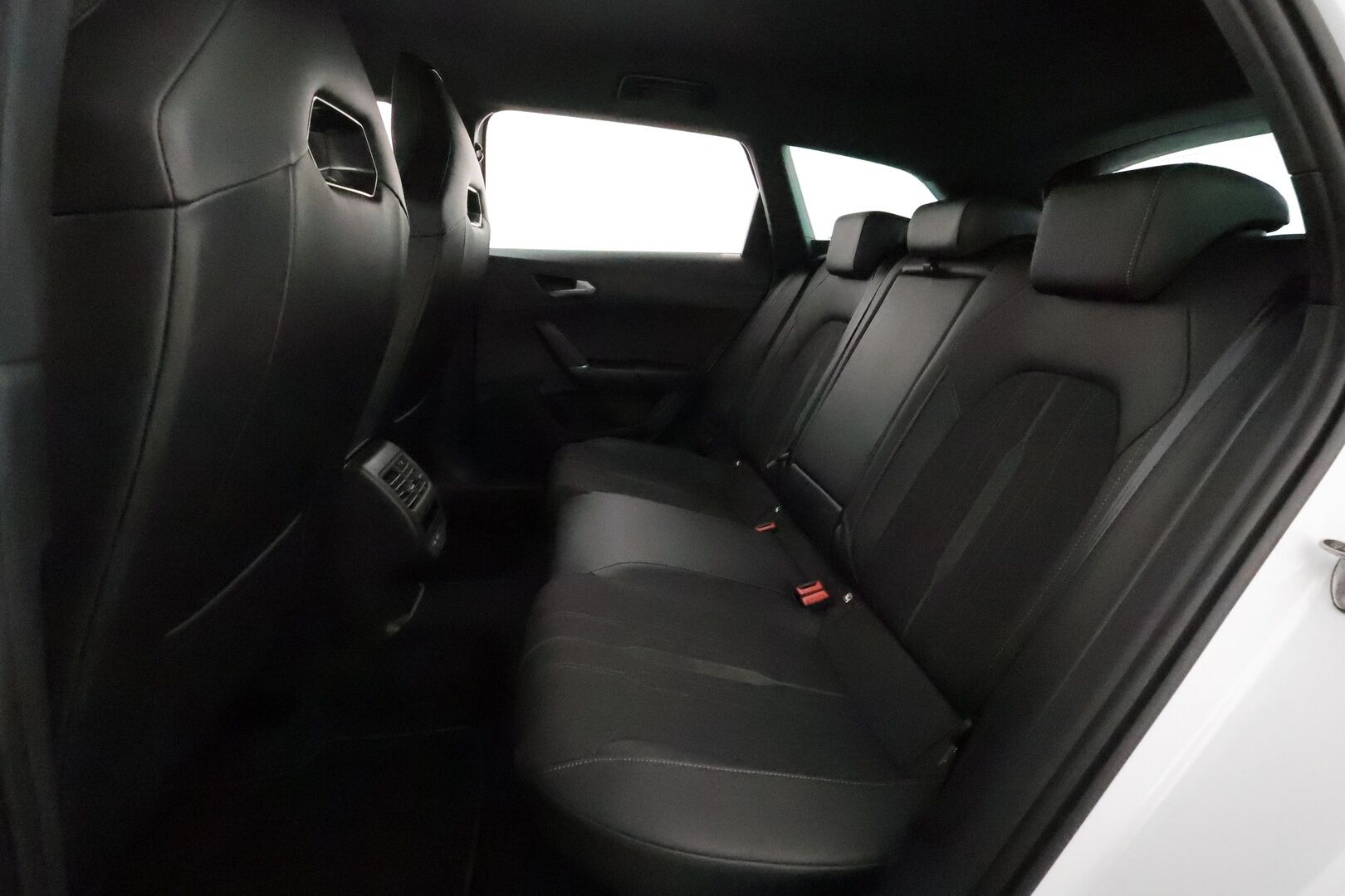 Cupra Leon Sportstourer 2024 VZ 1,4 PHEV 180 kW e-HYBRID DSG **ACC / LED / P.Kamera / Koukku / Navi / Kaistavahti / KeylessGO** - 3,99 % KORKOTARJOUS TÄHÄN AUTOON 14.9. ASTI! - 2x Latauskaapelit / Kahdet Renkaat / Merkkihuollettu!
