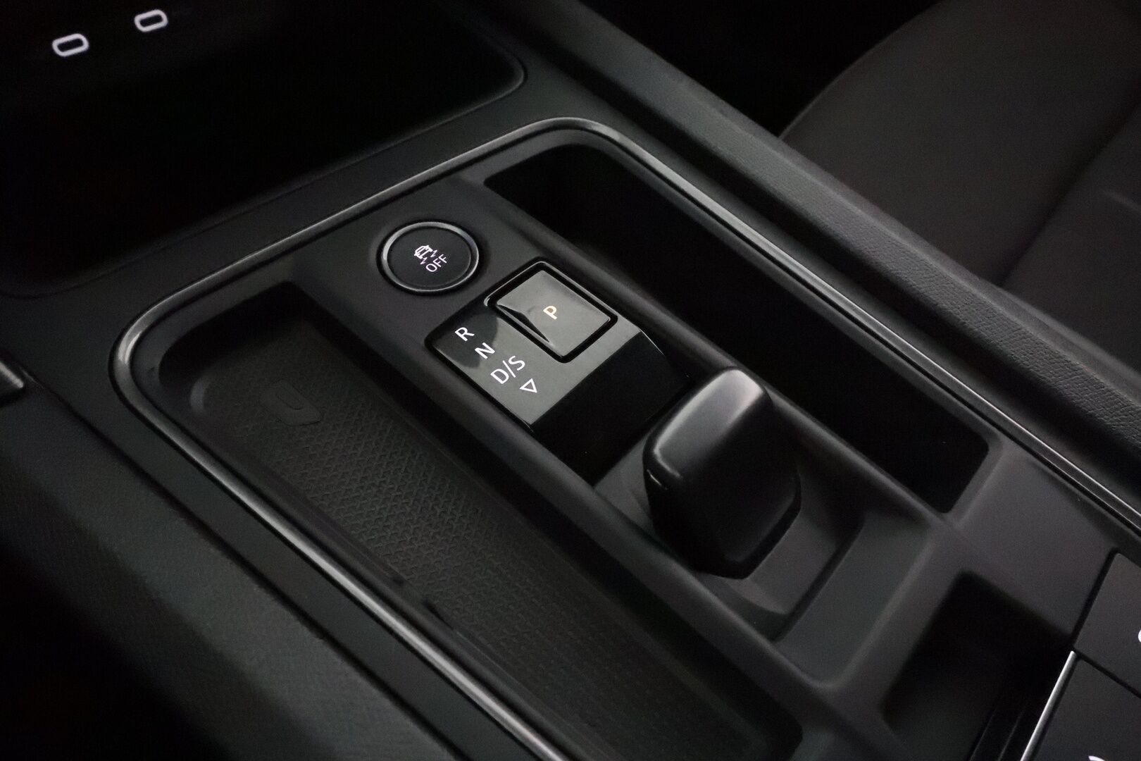 Cupra Leon Sportstourer 2024 VZ 1,4 PHEV 180 kW e-HYBRID DSG **ACC / LED / P.Kamera / Koukku / Navi / Kaistavahti / KeylessGO** - 3,99 % KORKOTARJOUS TÄHÄN AUTOON 14.9. ASTI! - 2x Latauskaapelit / Kahdet Renkaat / Merkkihuollettu!