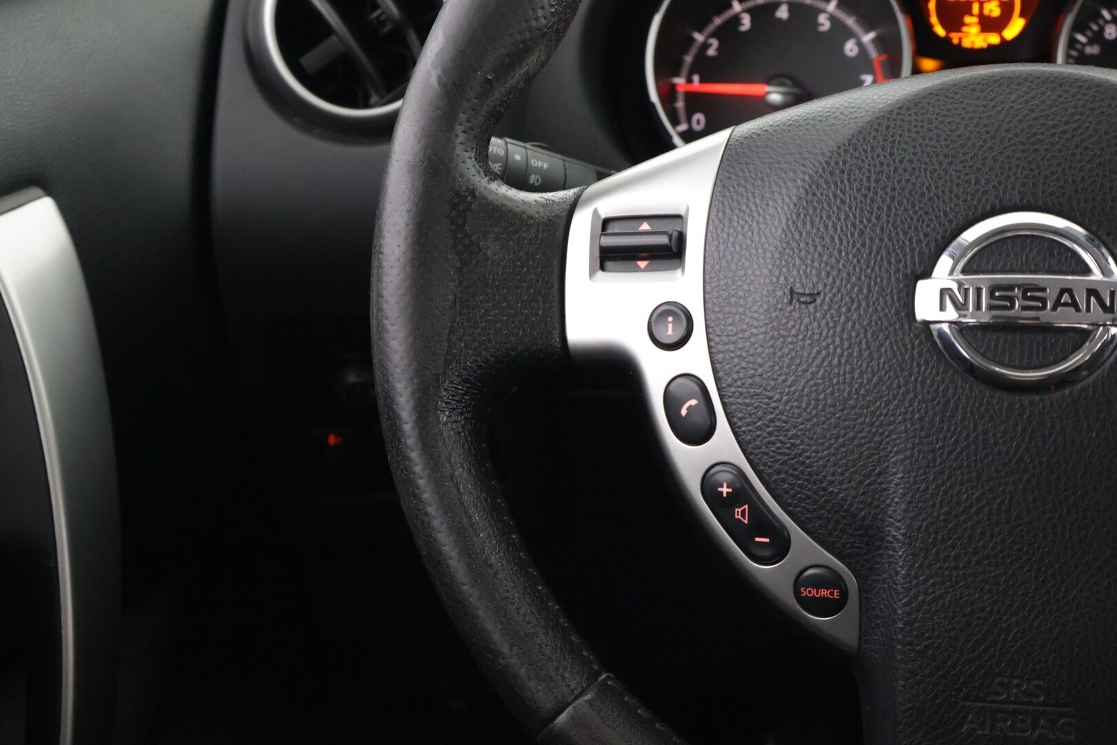 Nissan Qashqai 2009 1,6 Acenta 5MT 4x2 - Huutokaupat.com / Vetokoukku / Katso huollot! / Siisti! 