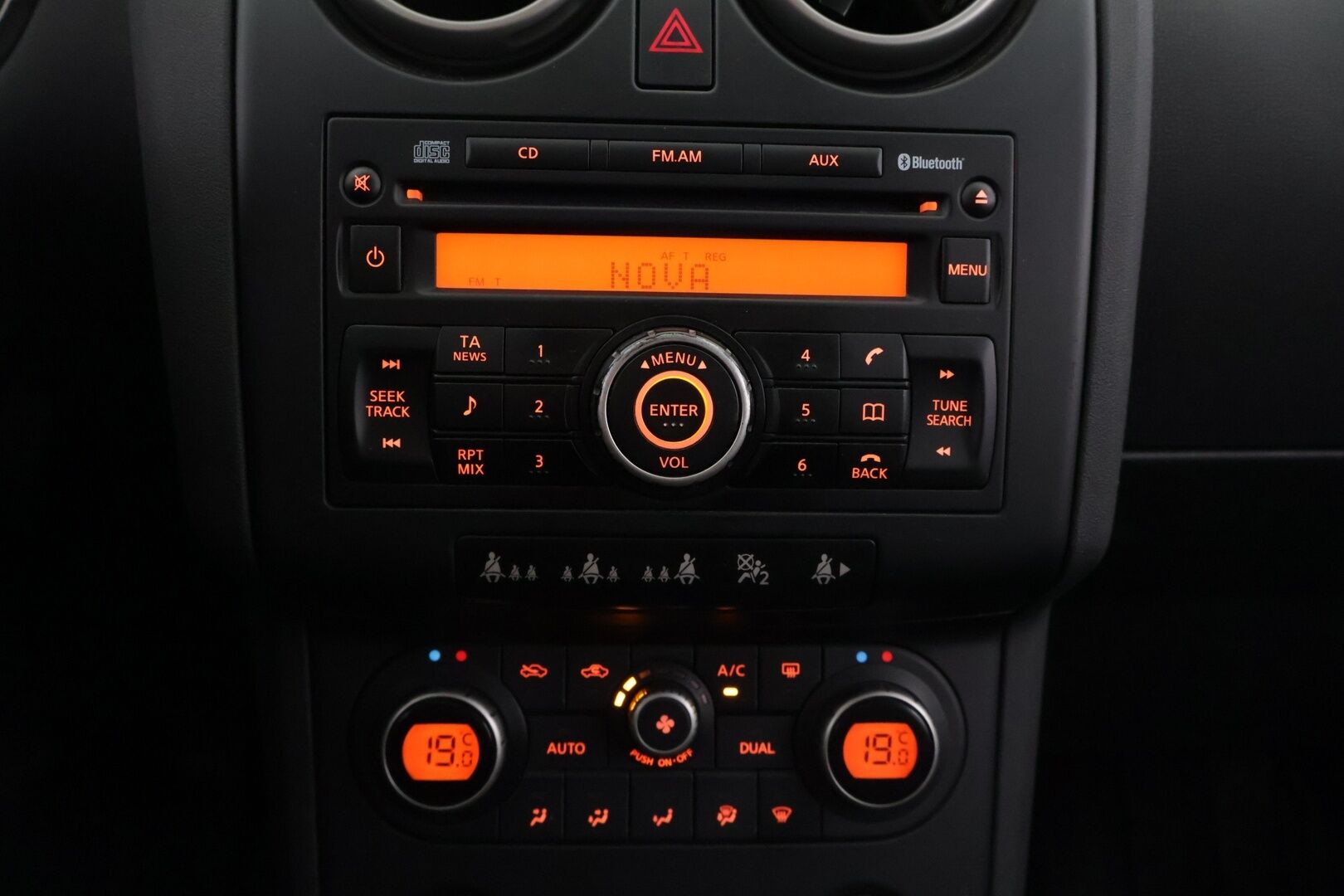 Nissan Qashqai 2009 1,6 Acenta 5MT 4x2 - Huutokaupat.com / Vetokoukku / Katso huollot! / Siisti! 