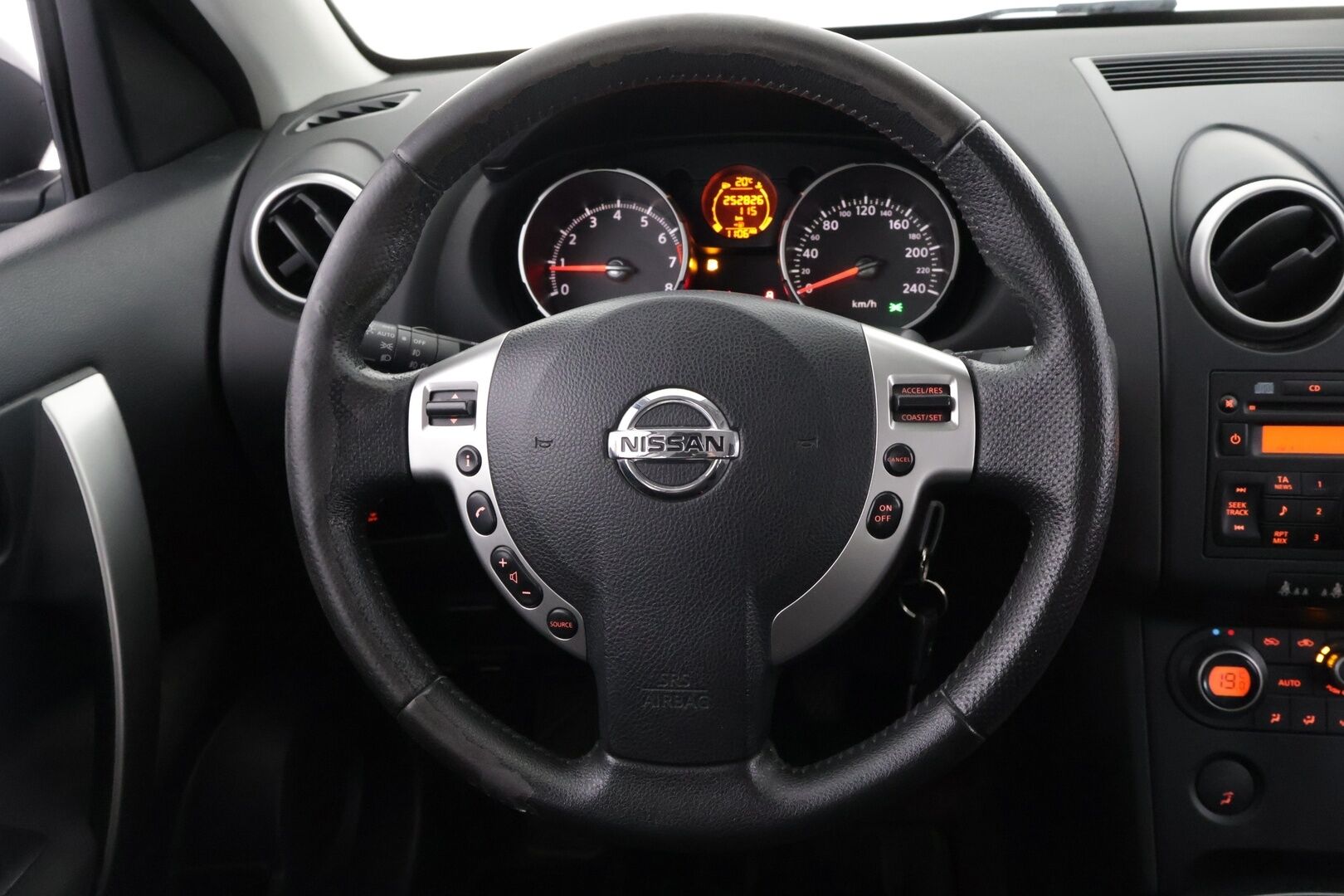 Nissan Qashqai 2009 1,6 Acenta 5MT 4x2 - Huutokaupat.com / Vetokoukku / Katso huollot! / Siisti! 