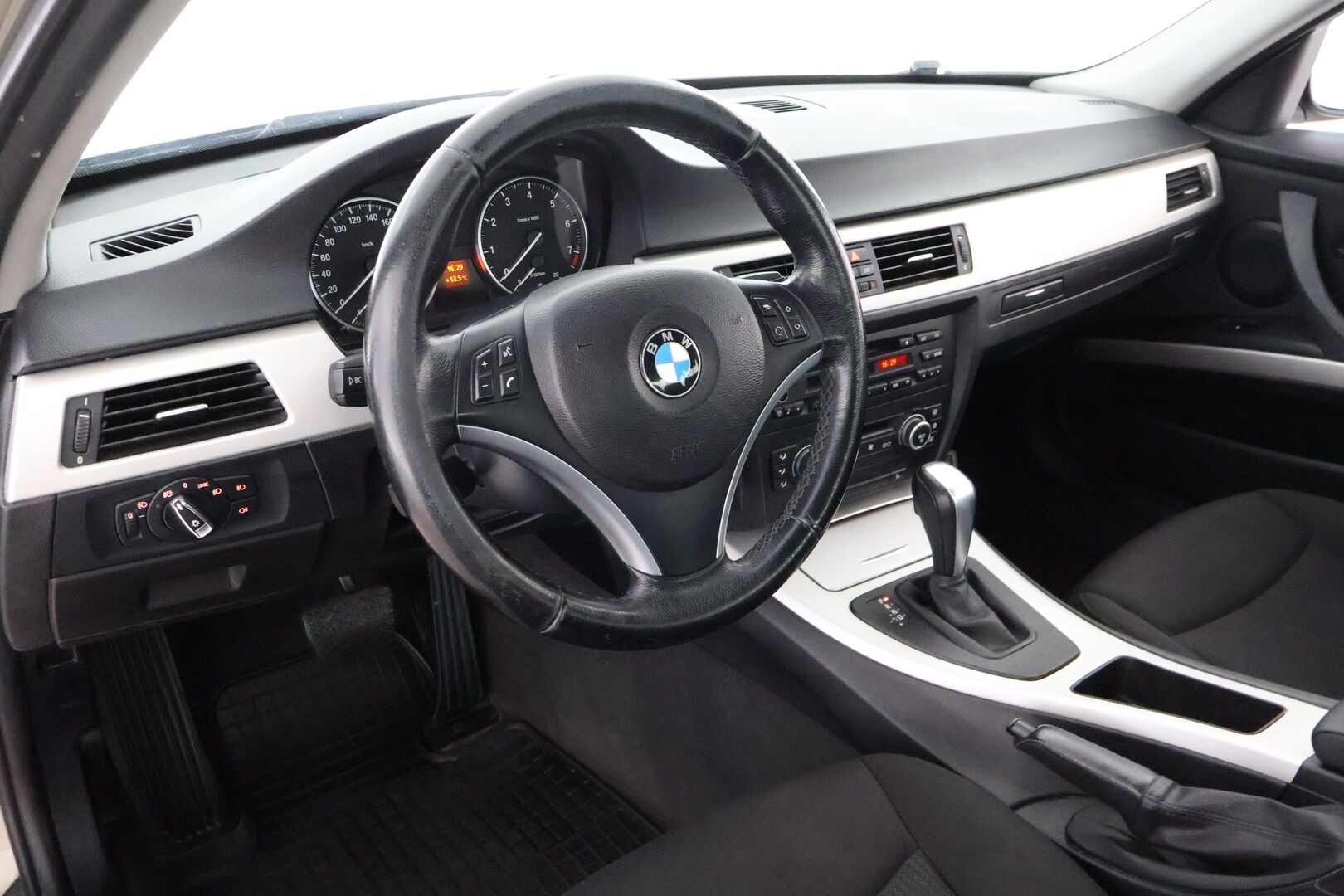 BMW 320 2009 A E90 Sedan Business - MYYDÄÄN HUUTOKAUPAT.COM!