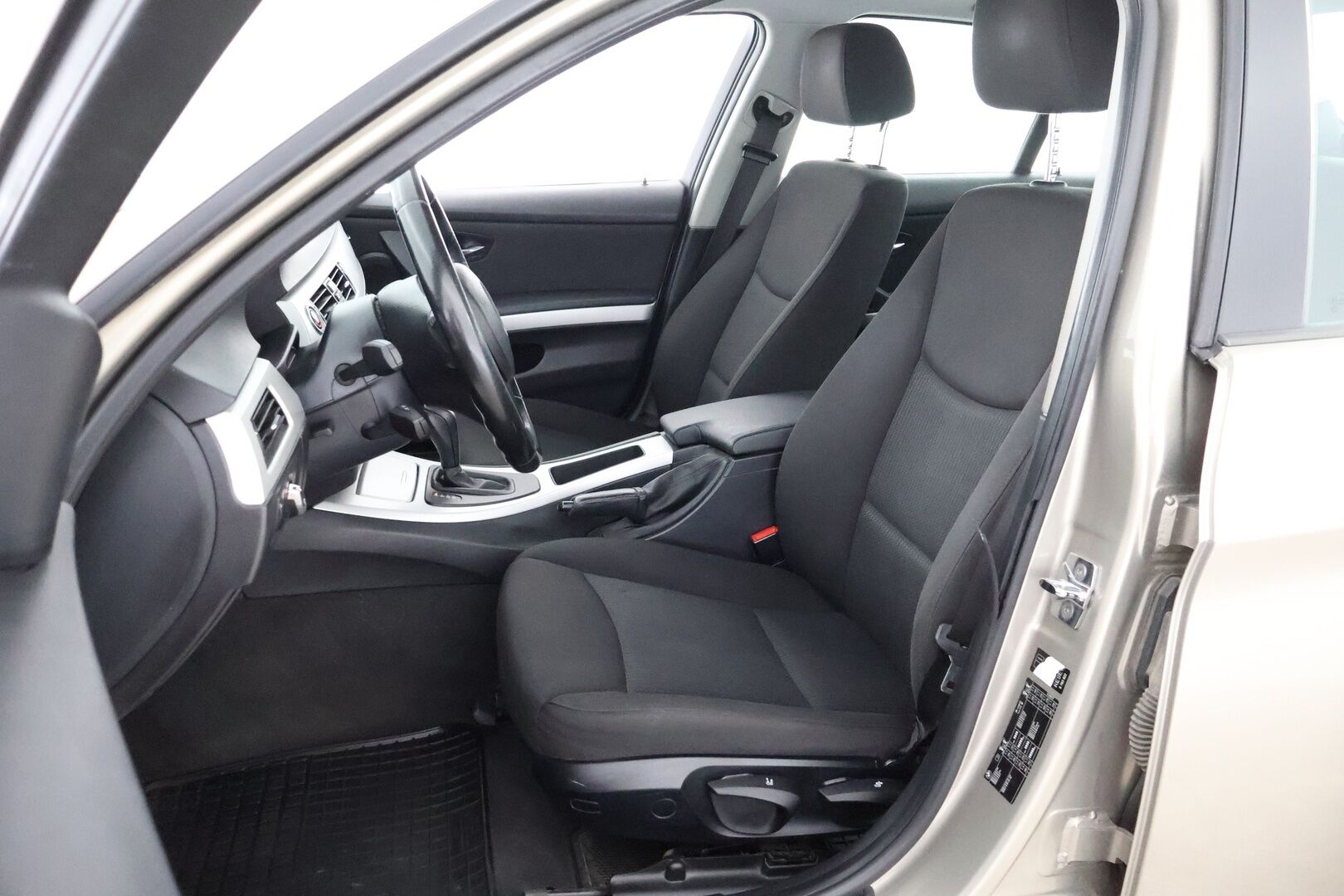 BMW 320 2009 A E90 Sedan Business - MYYDÄÄN HUUTOKAUPAT.COM!