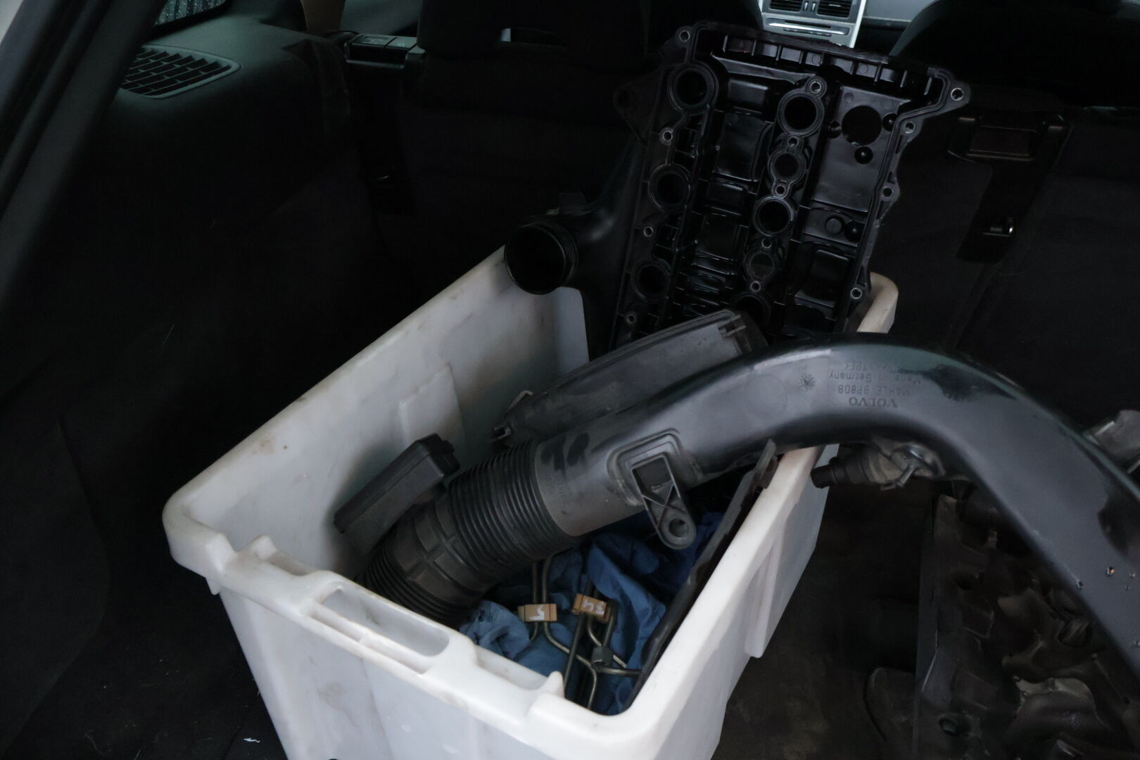 Volvo XC60 2009 2,4D AWD Momentum aut * Webasto / Xenon / Puolnahka / Koukku / Tutkat * - - YritysOutlet - Myydään vain yrityksille / Näyttävä XC60 nyt edullisesti osaavalle! 