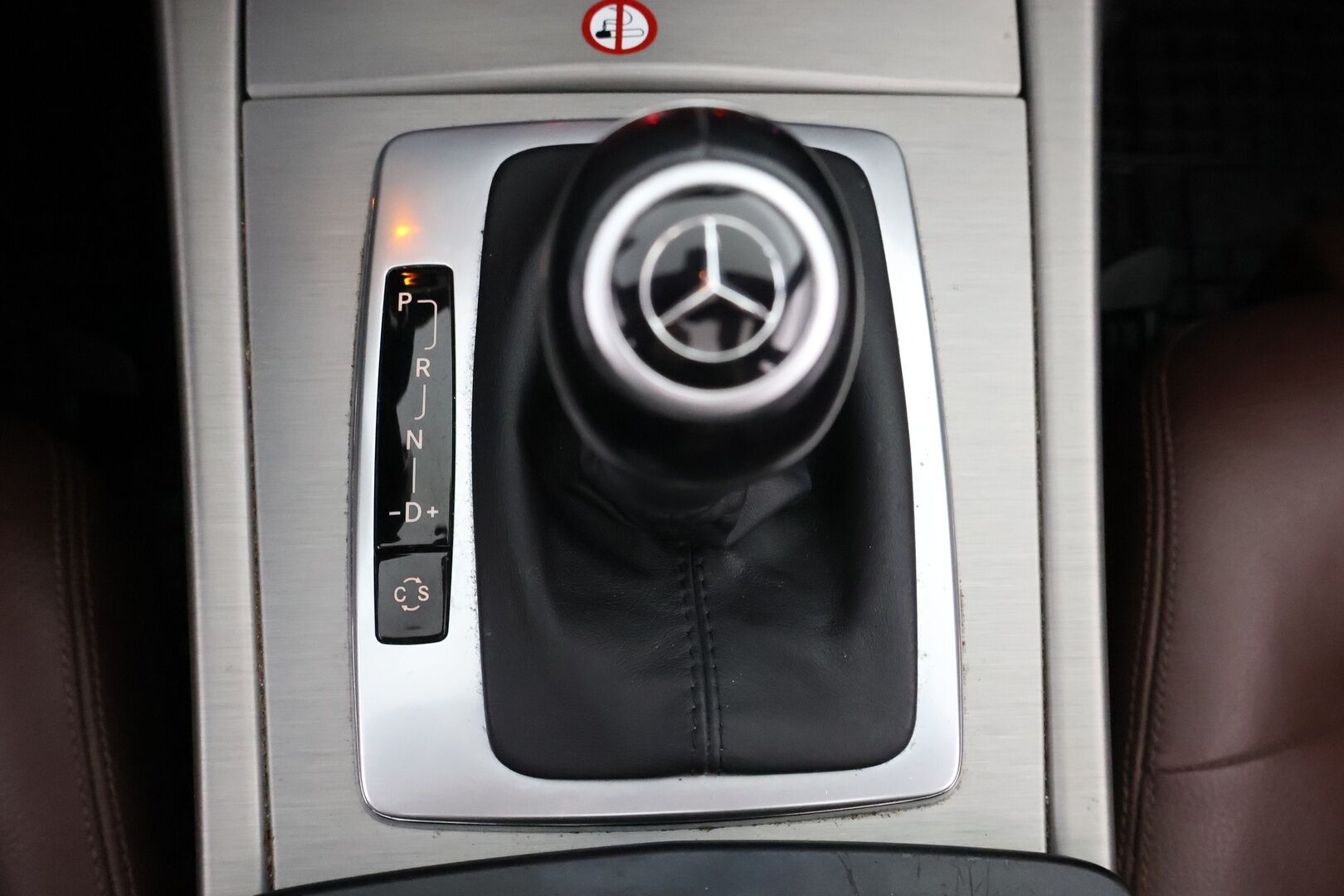 Mercedes-Benz E 2009 220 CDI BE A Avantgarde - Kattoluukku / Ruskea Nahkasisusta / Aktiiviset Xenonit / Vakkari / Peruutustutkat / Lohko & Sisäpistoke / 2x Fiksut renkaat aluvantein!