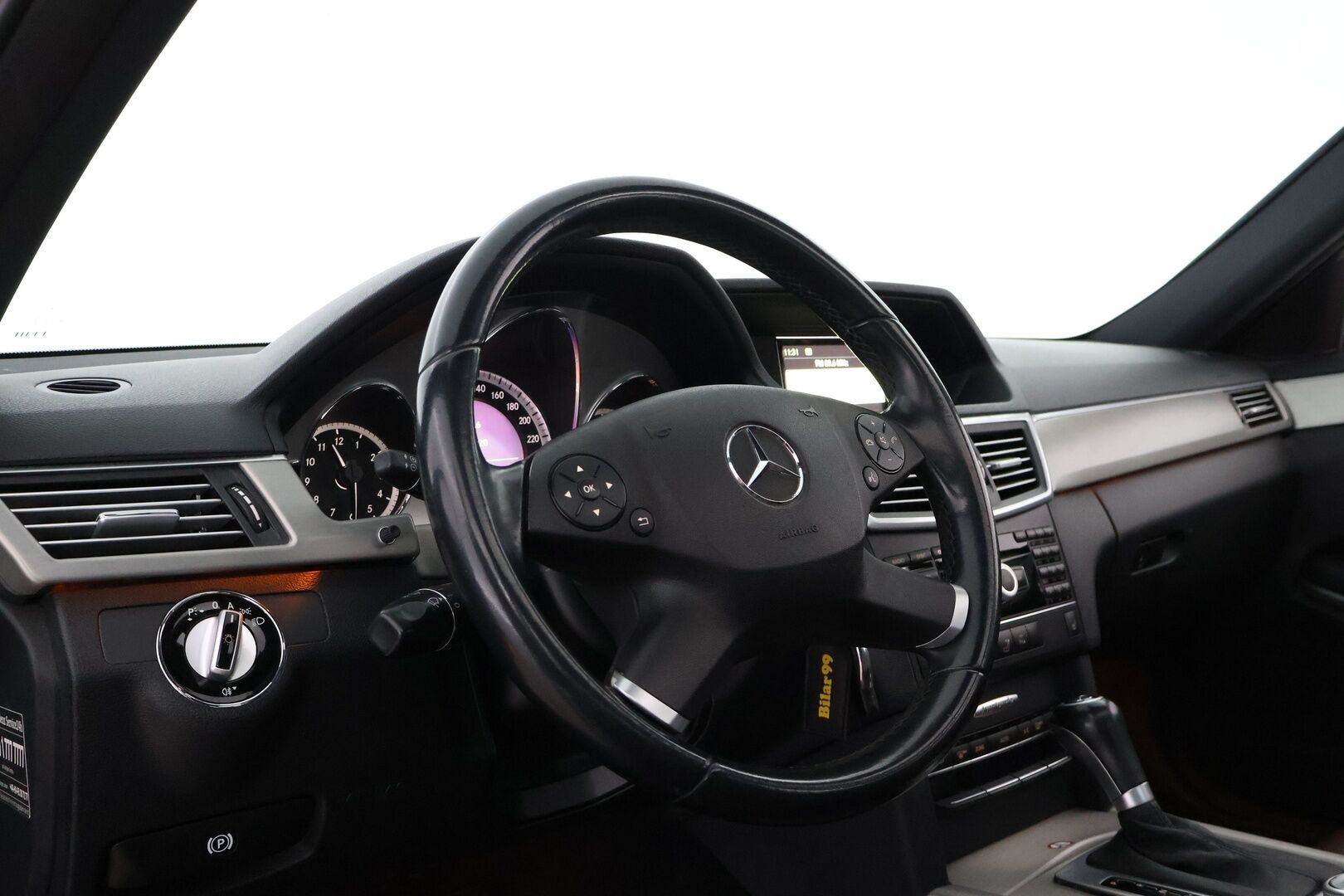 Mercedes-Benz E 2009 220 CDI BE A Avantgarde - Kattoluukku / Ruskea Nahkasisusta / Aktiiviset Xenonit / Vakkari / Peruutustutkat / Lohko & Sisäpistoke / 2x Fiksut renkaat aluvantein!