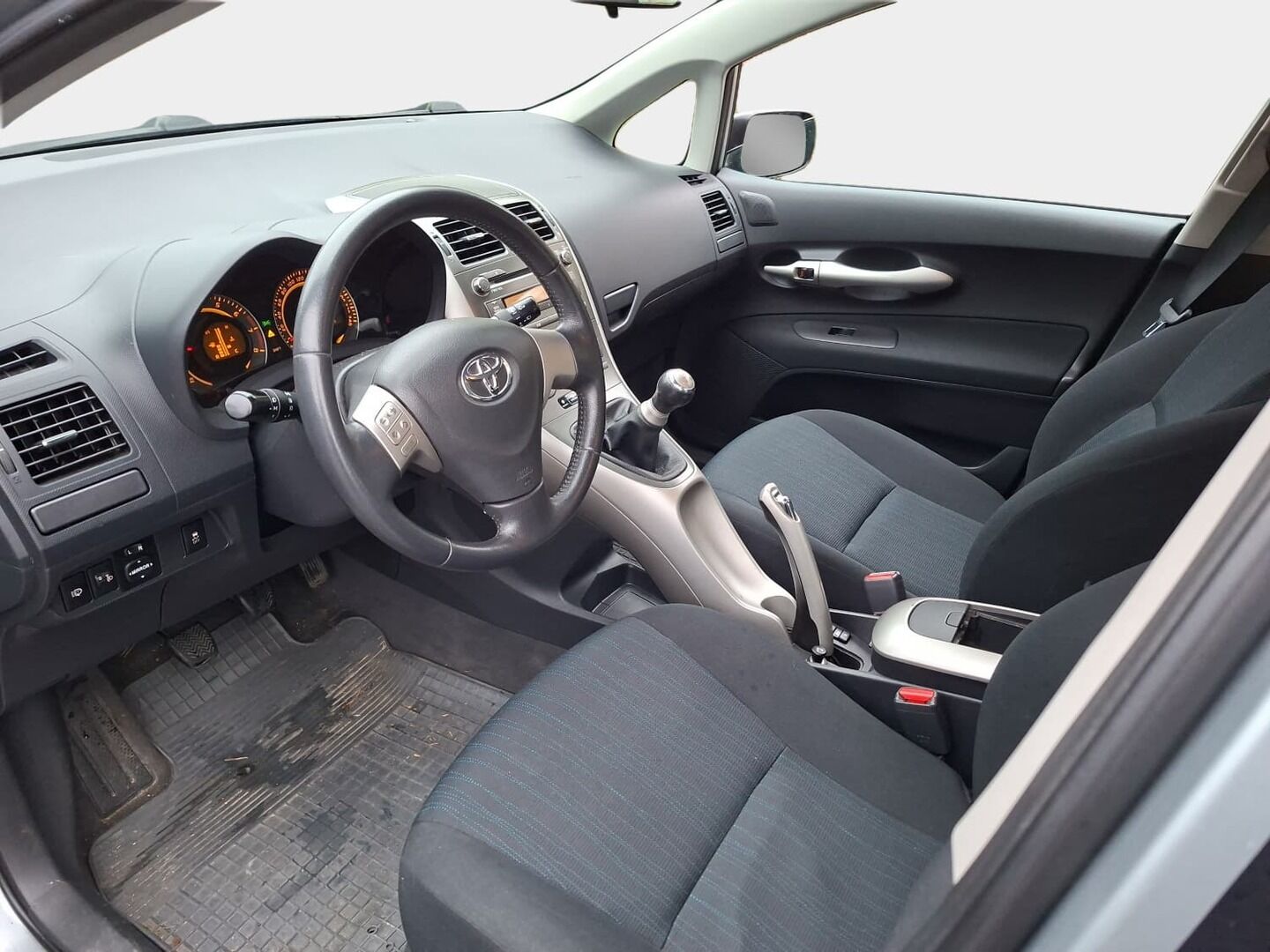 Toyota Auris 2009 1,6 Dual VVT-i Linea Sol Blue 5ov - | Suomi-auto | Lohkolämmitin sisäpistokkeella | 2x Alumiinivanteet ja renkaat | Automaattinen ilmastointi |