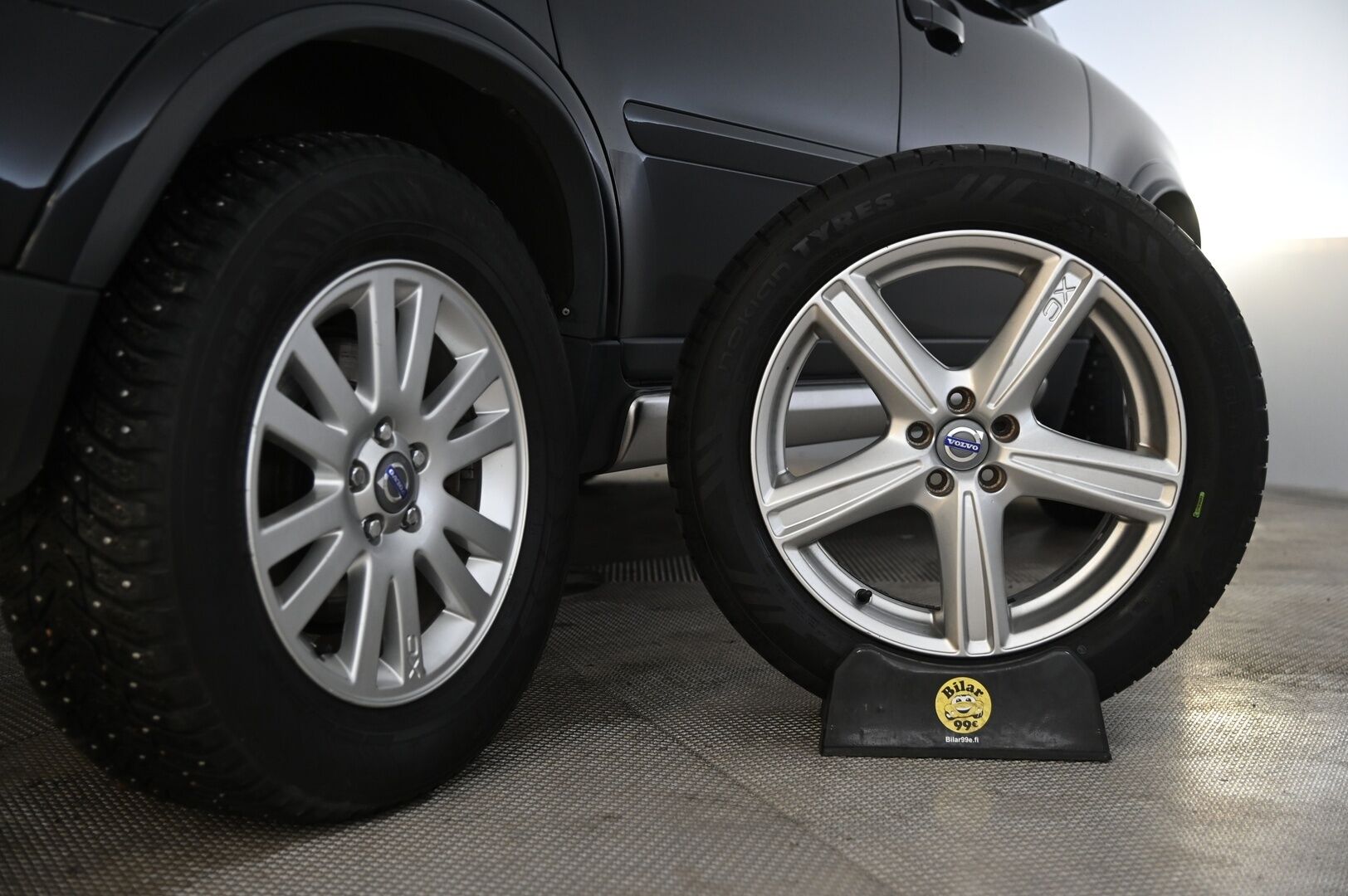 Volvo XC90 2010 D5 AWD R-Design aut * / 7 Paikkanen / Webasto / Koukku / Vakionopeudensäädin / Nahkasisusta / Muistipenkki * - Volvo High Performance Audio / 2x Avain / Todella siisti 