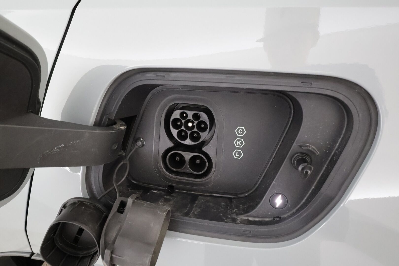 Volvo EX30 2024 Twin Performance Ultra * ILP / Koukku / Lasikatto / Pilot Assist / H&K / 360 / LED / Muistipenkki * - Merkkihuollot / Kahdet renkaat aluvanteilla